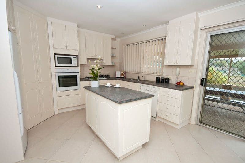 11 Rainbow Street, HALLETT COVE SA 5158, Hallett Cove - Thumbnail 2
