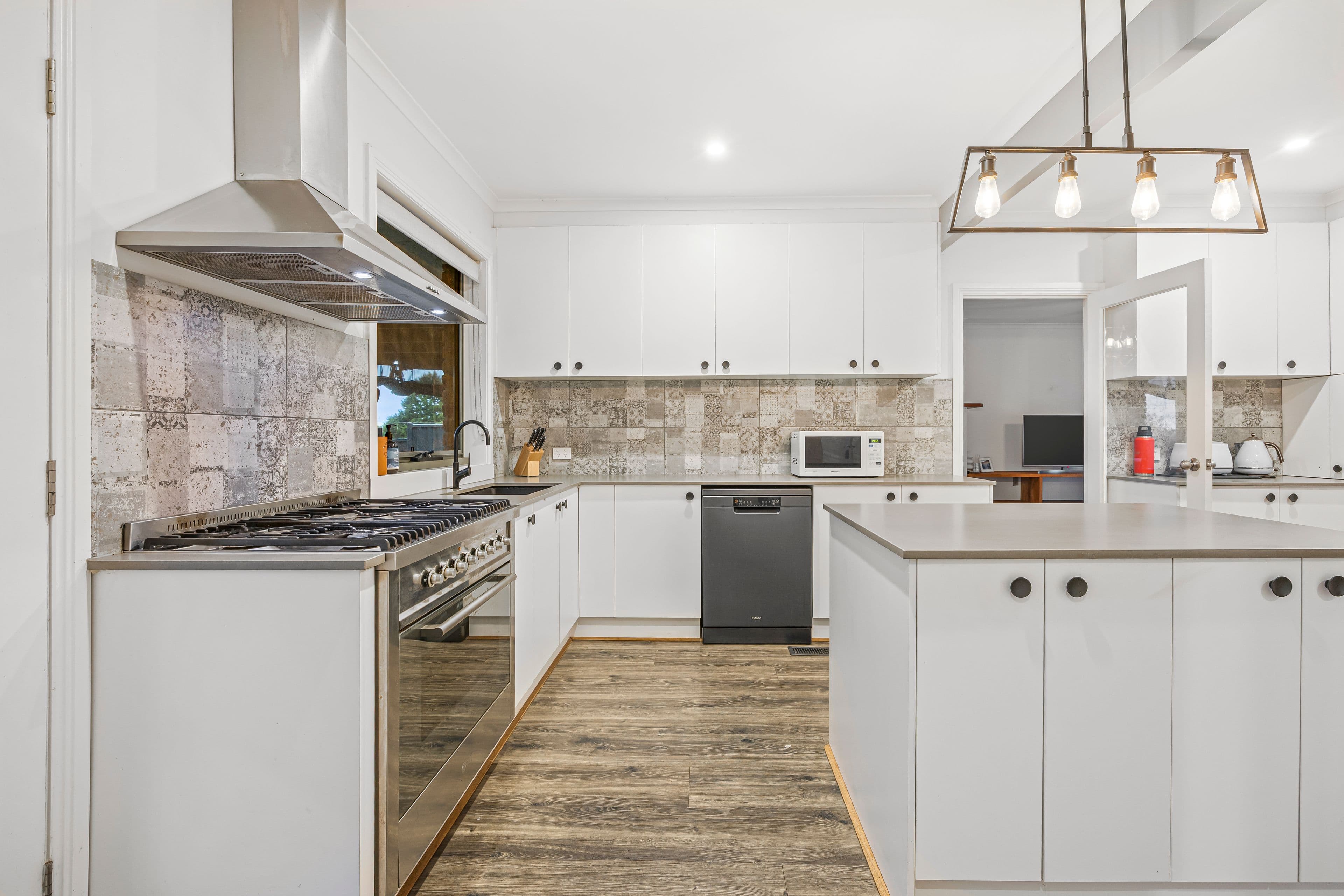 213 Simpson Street, Buninyong VIC 3357, Buninyong - Thumbnail 3