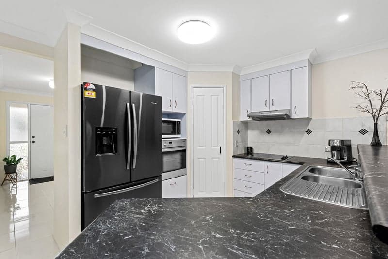 6 Macchion Close, Wakerley - Thumbnail 6