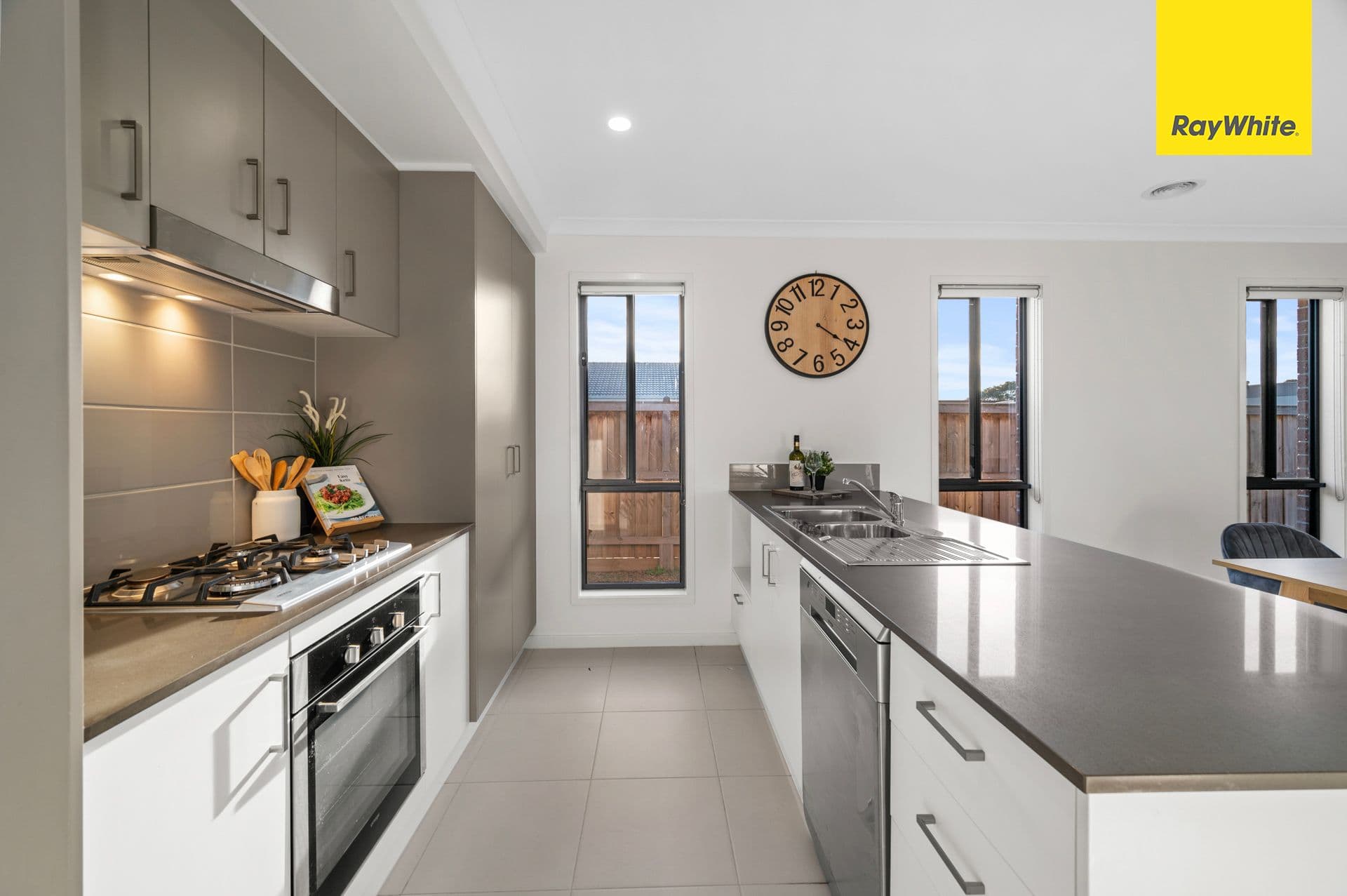 115 Horsley Street, THORNHILL PARK VIC 3335, Thornhill Park - Thumbnail 2