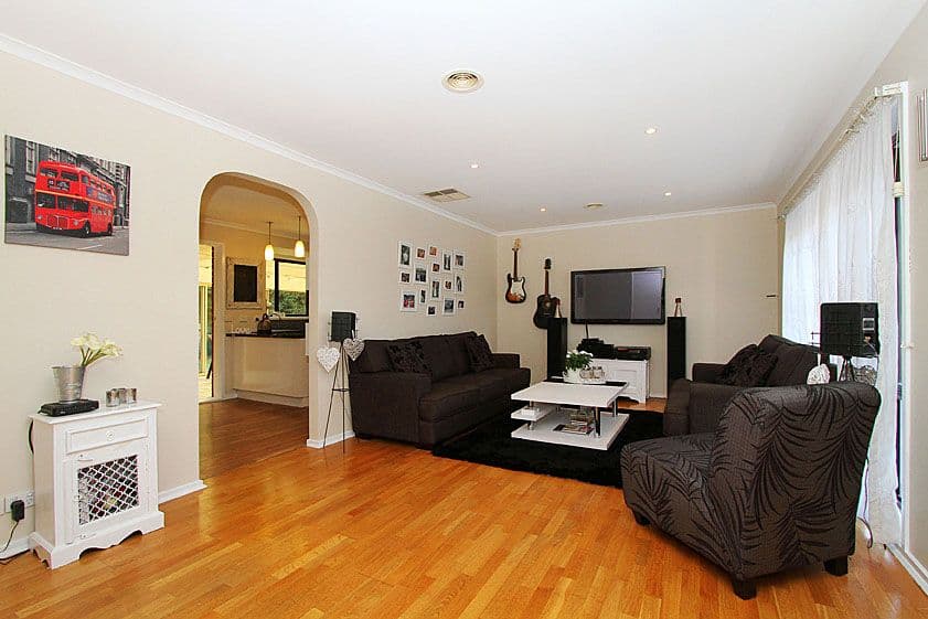 6 Bronsdon Court, MILL PARK VIC 3082, Mill Park - Thumbnail 4