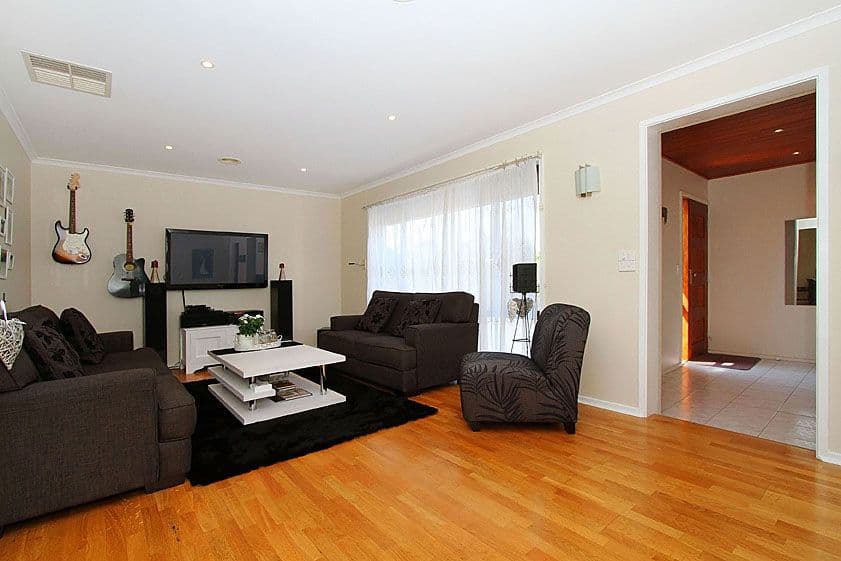 6 Bronsdon Court, MILL PARK VIC 3082, Mill Park - Thumbnail 5
