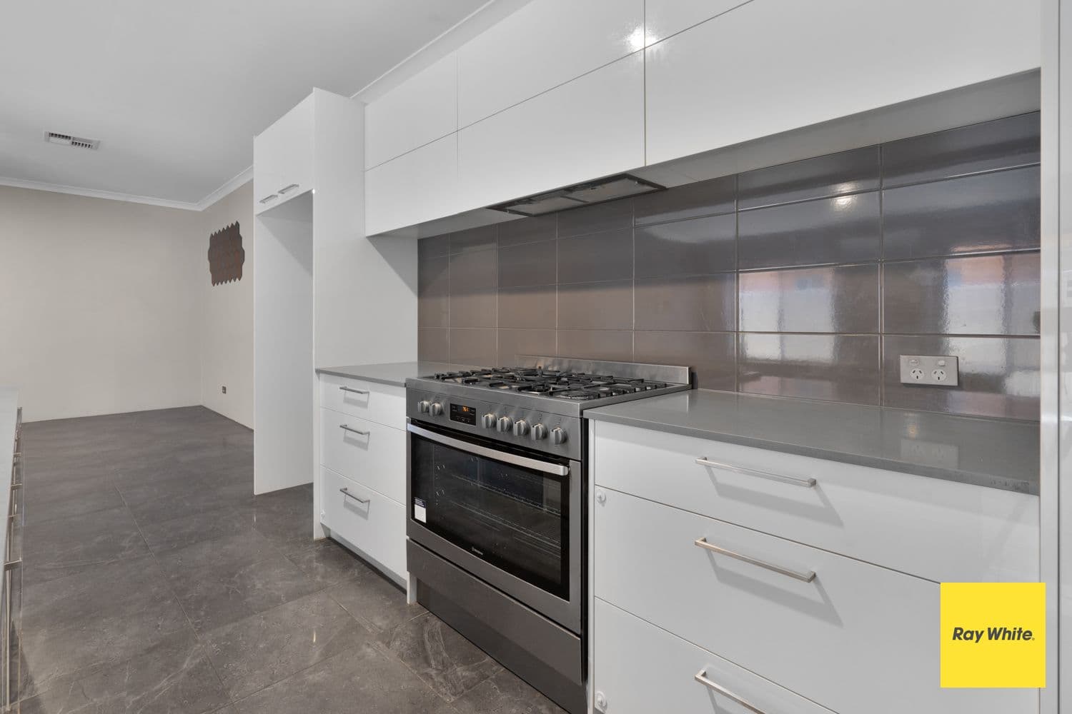 30 Silverthrone Road, Haynes WA 6112, Haynes - Image 1