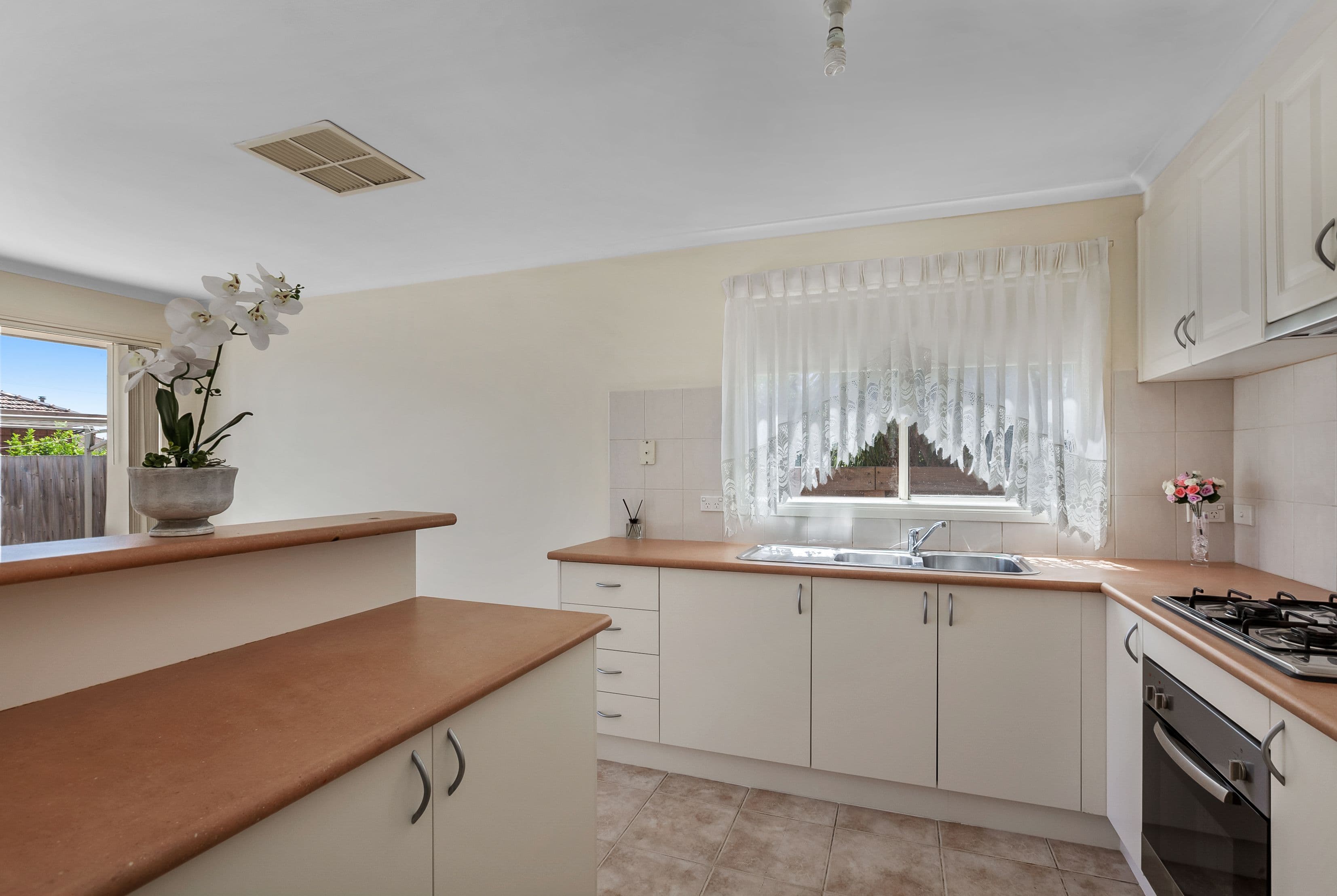 51 Elinda Place, Reservoir VIC 3073, Reservoir - Thumbnail 3
