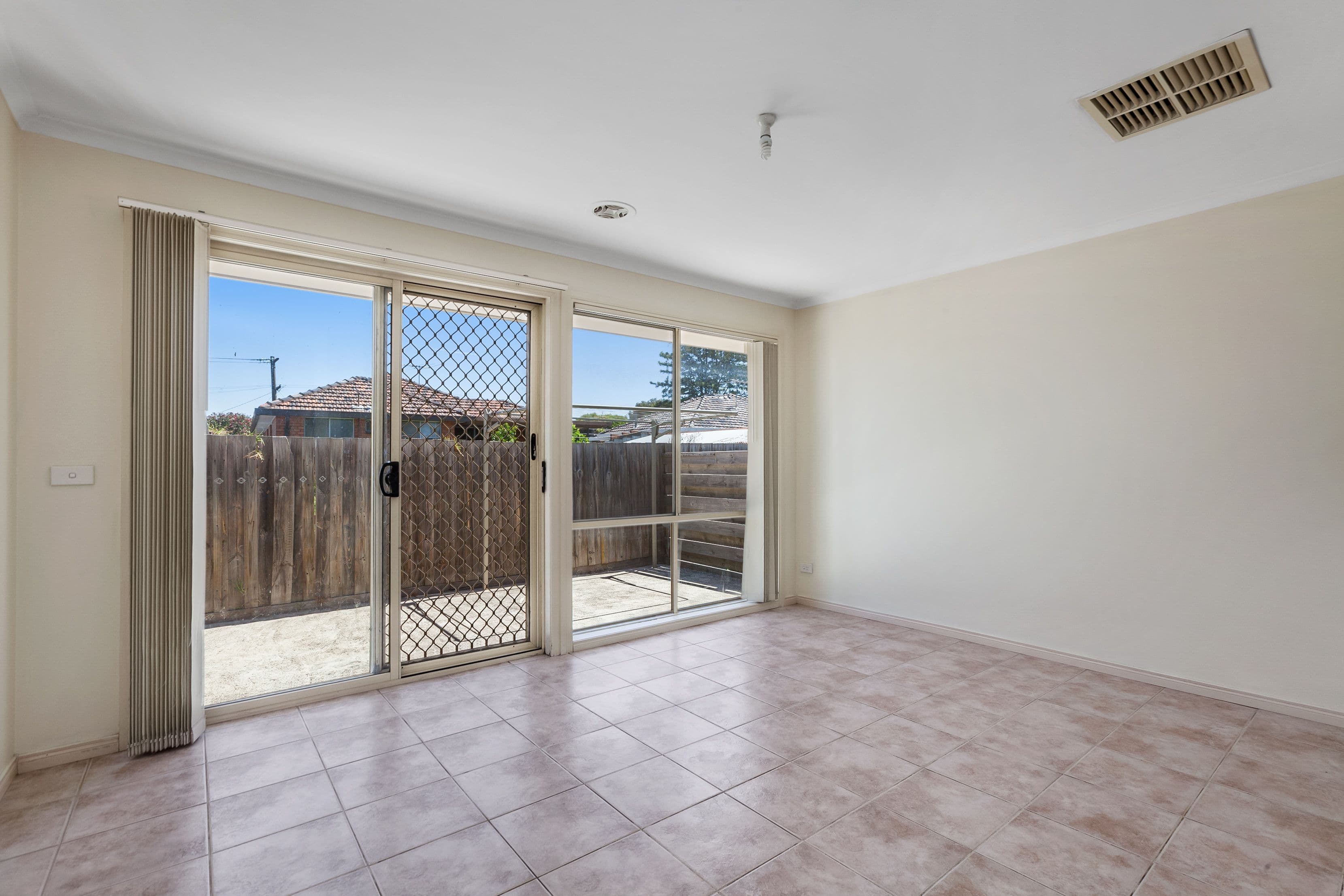 51 Elinda Place, Reservoir VIC 3073, Reservoir - Thumbnail 4