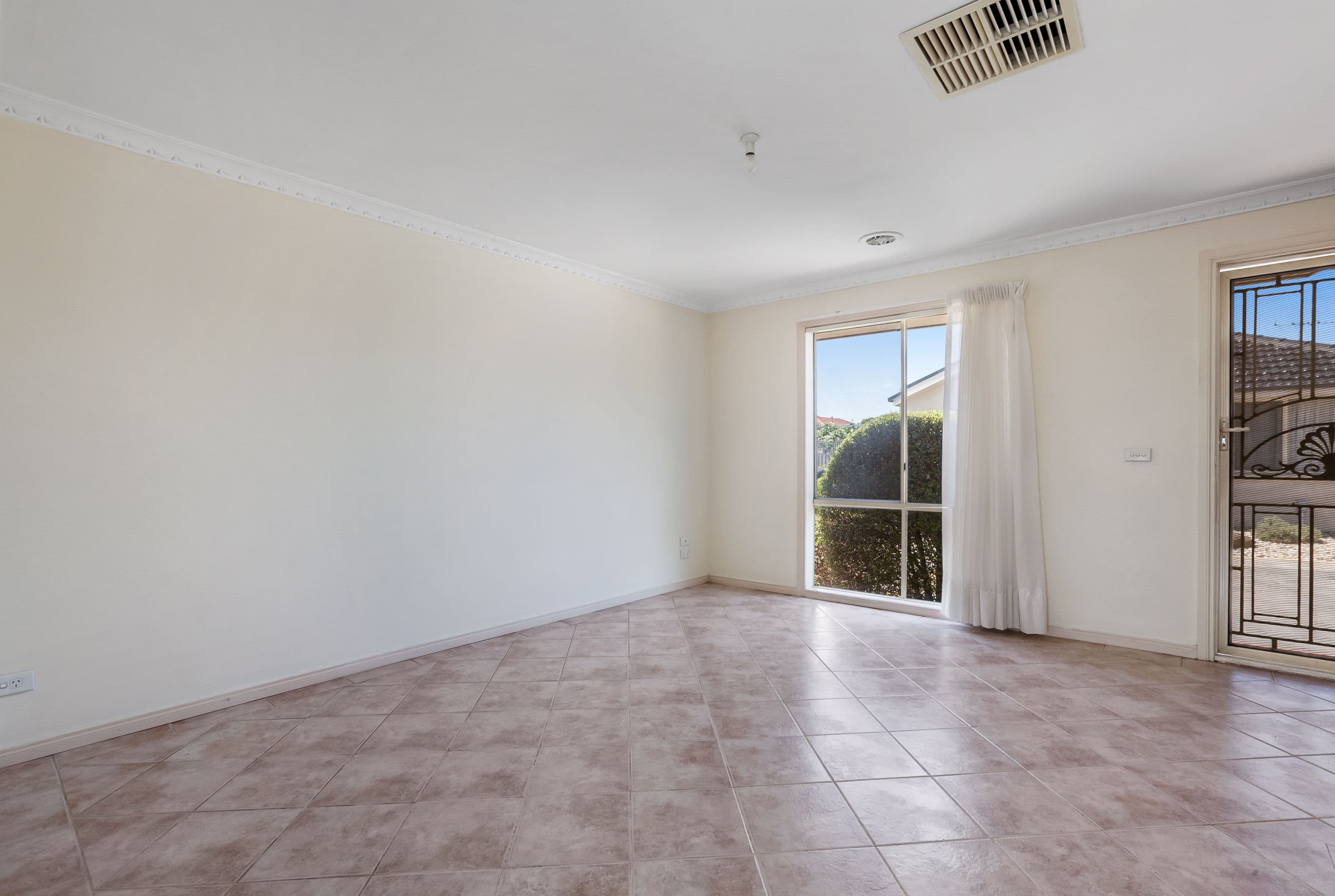 51 Elinda Place, Reservoir VIC 3073, Reservoir - Thumbnail 7