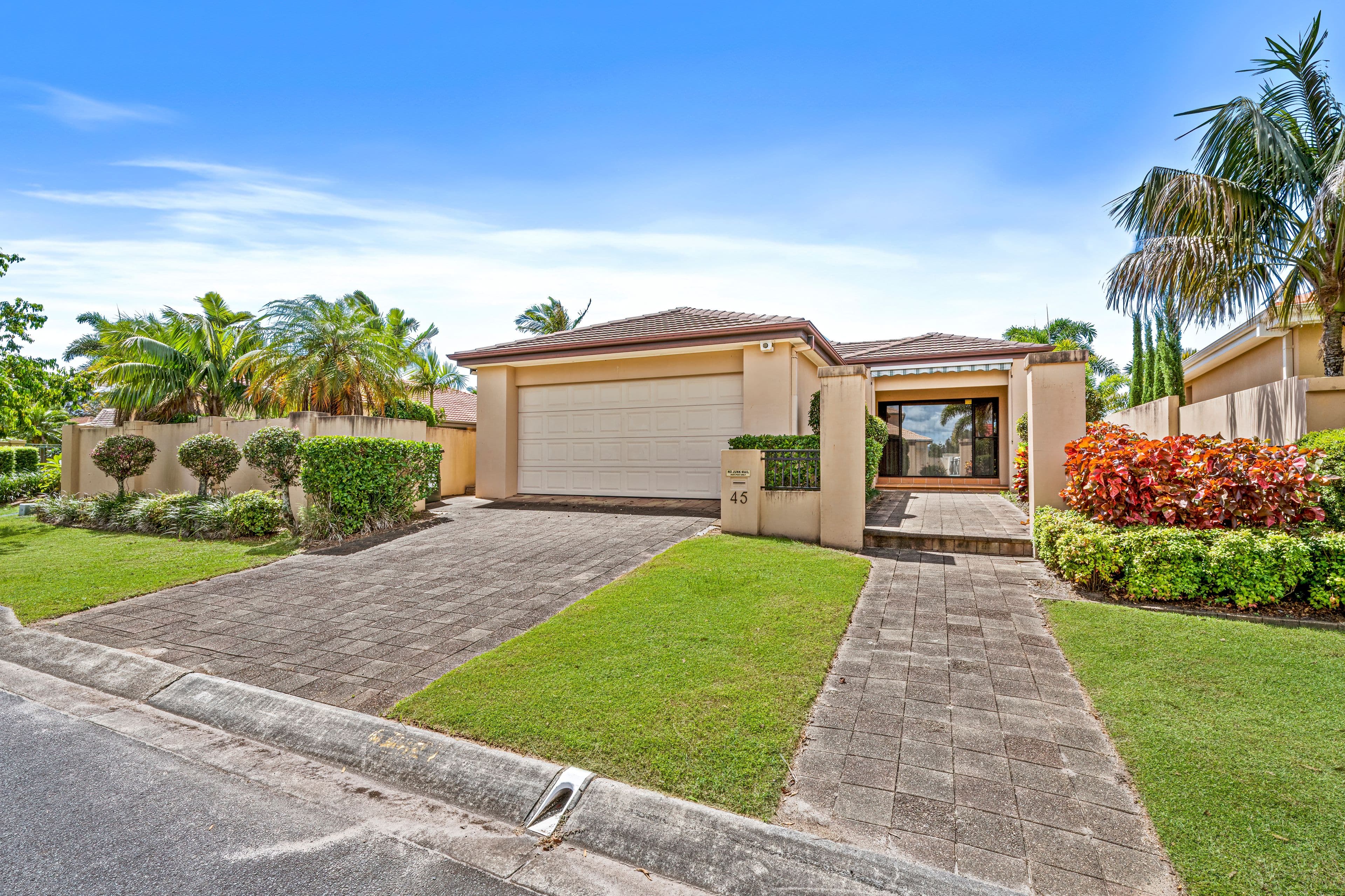 45 Martingale Circuit, Clear Island Waters QLD 4226, Clear Island Waters - Thumbnail 2