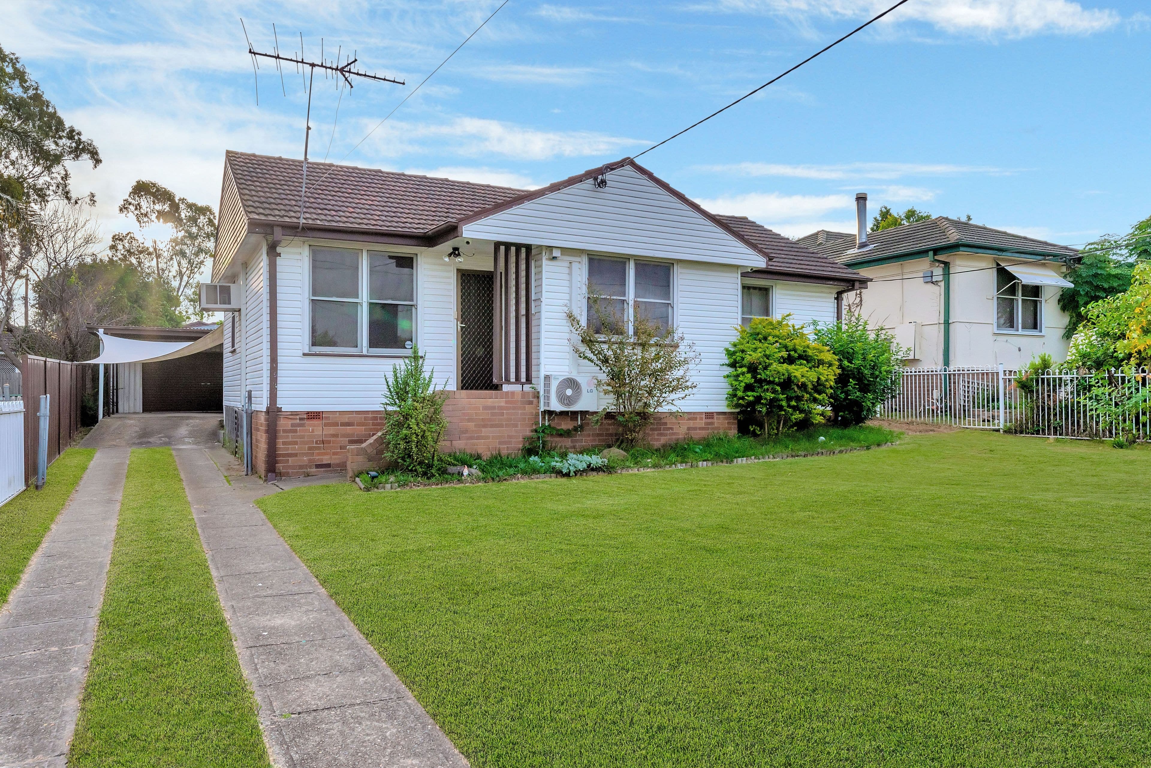 49 Aberdeen Road, Busby - Thumbnail 2