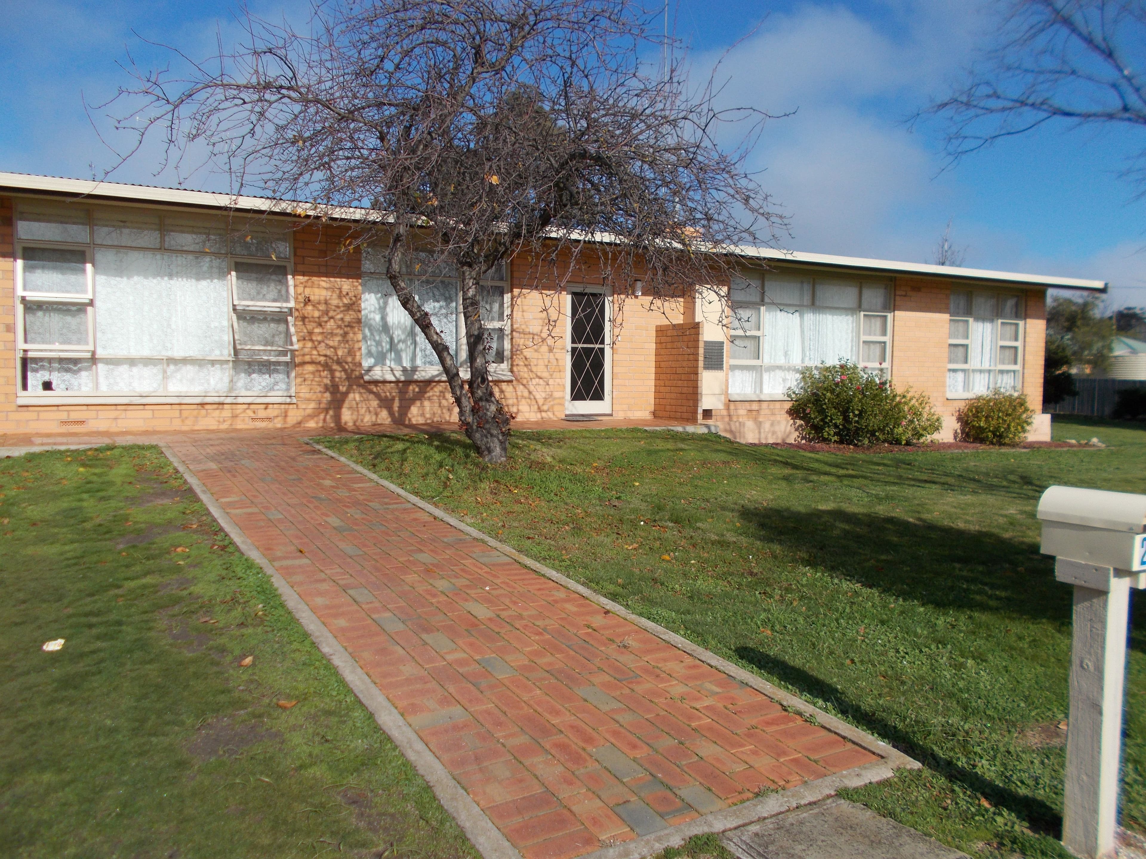 24 Albert Parade, Bordertown SA 5268, Bordertown - Image 1