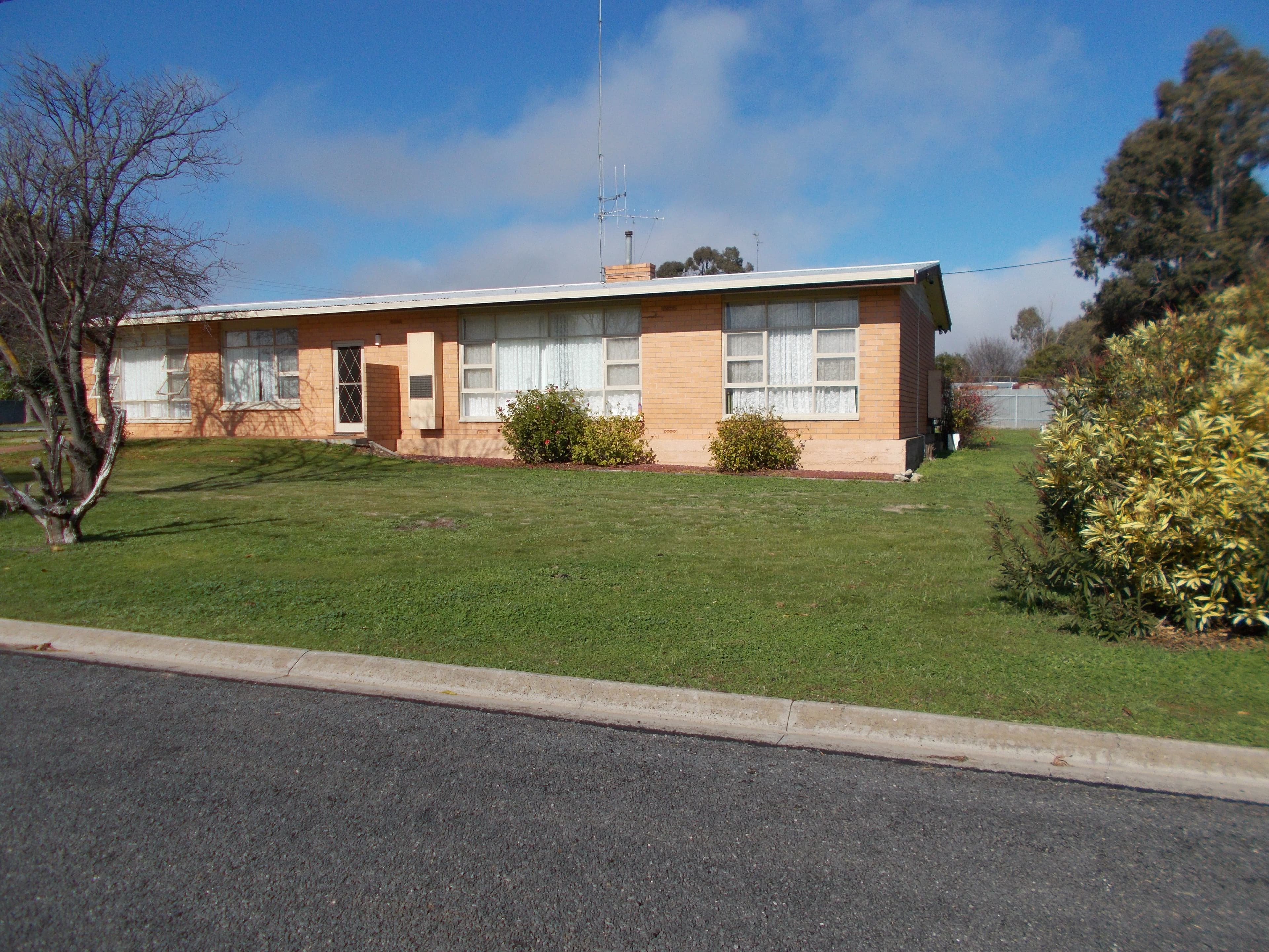 24 Albert Parade, Bordertown SA 5268, Bordertown - Thumbnail 2