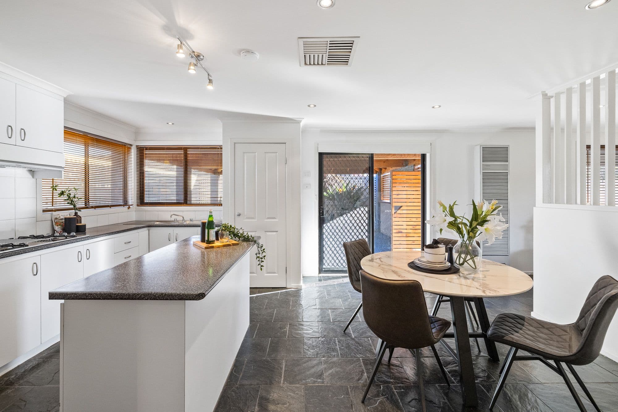 18 Sandleford Way, Hoppers Crossing VIC 3029, Hoppers Crossing - Thumbnail 3