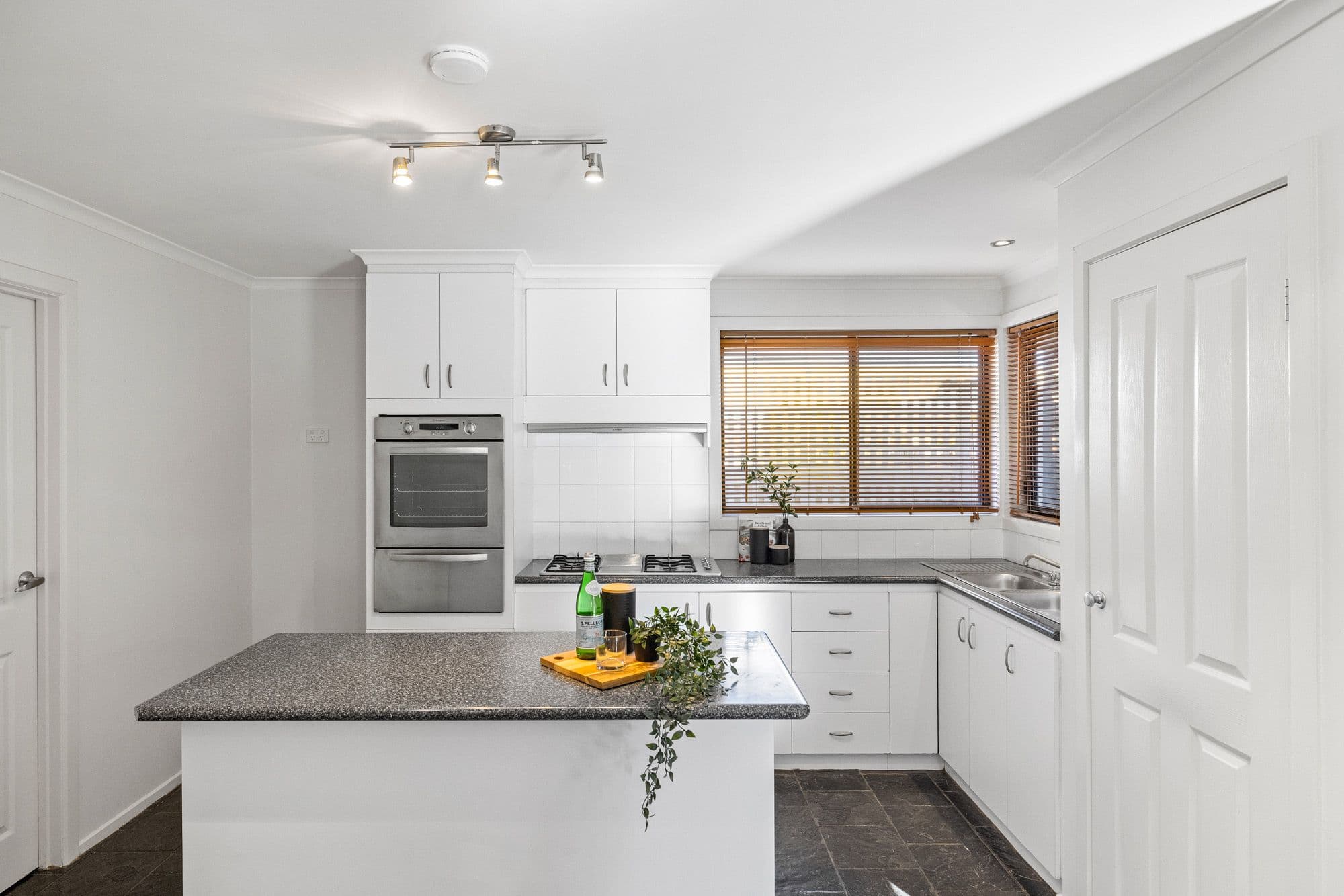 18 Sandleford Way, Hoppers Crossing VIC 3029, Hoppers Crossing - Thumbnail 4