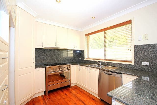 29 Caroline Crescent, GEORGES HALL NSW 2198, Georges Hall - Thumbnail 3