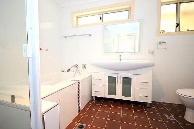 29 Caroline Crescent, GEORGES HALL NSW 2198, Georges Hall - Thumbnail 4
