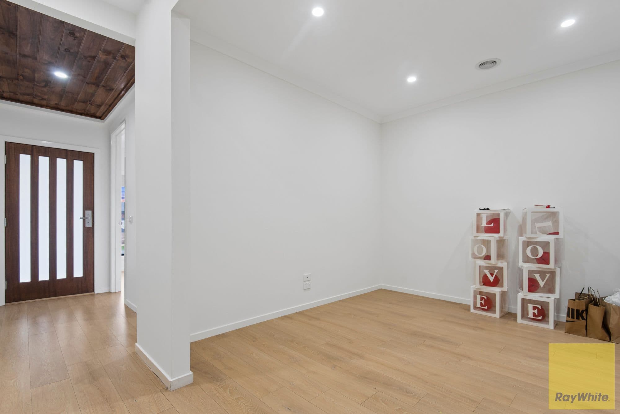 10 Mortlake Road, Tarneit VIC 3029, Tarneit - Thumbnail 2