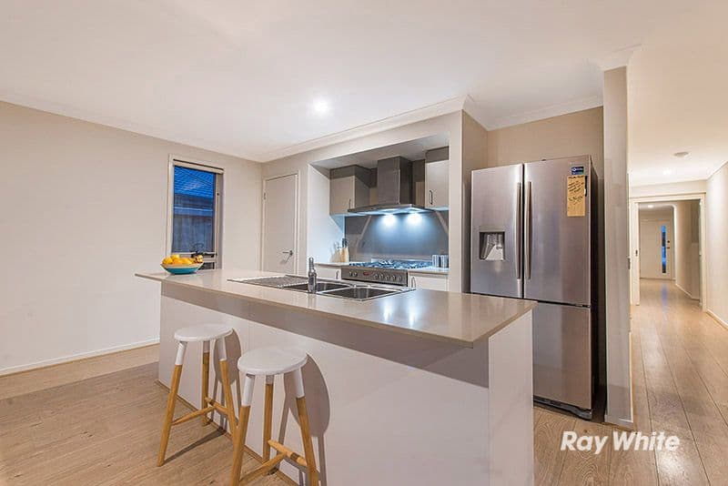 8 Sundew Avenue, Cranbourne East VIC 3977, Cranbourne East - Thumbnail 2