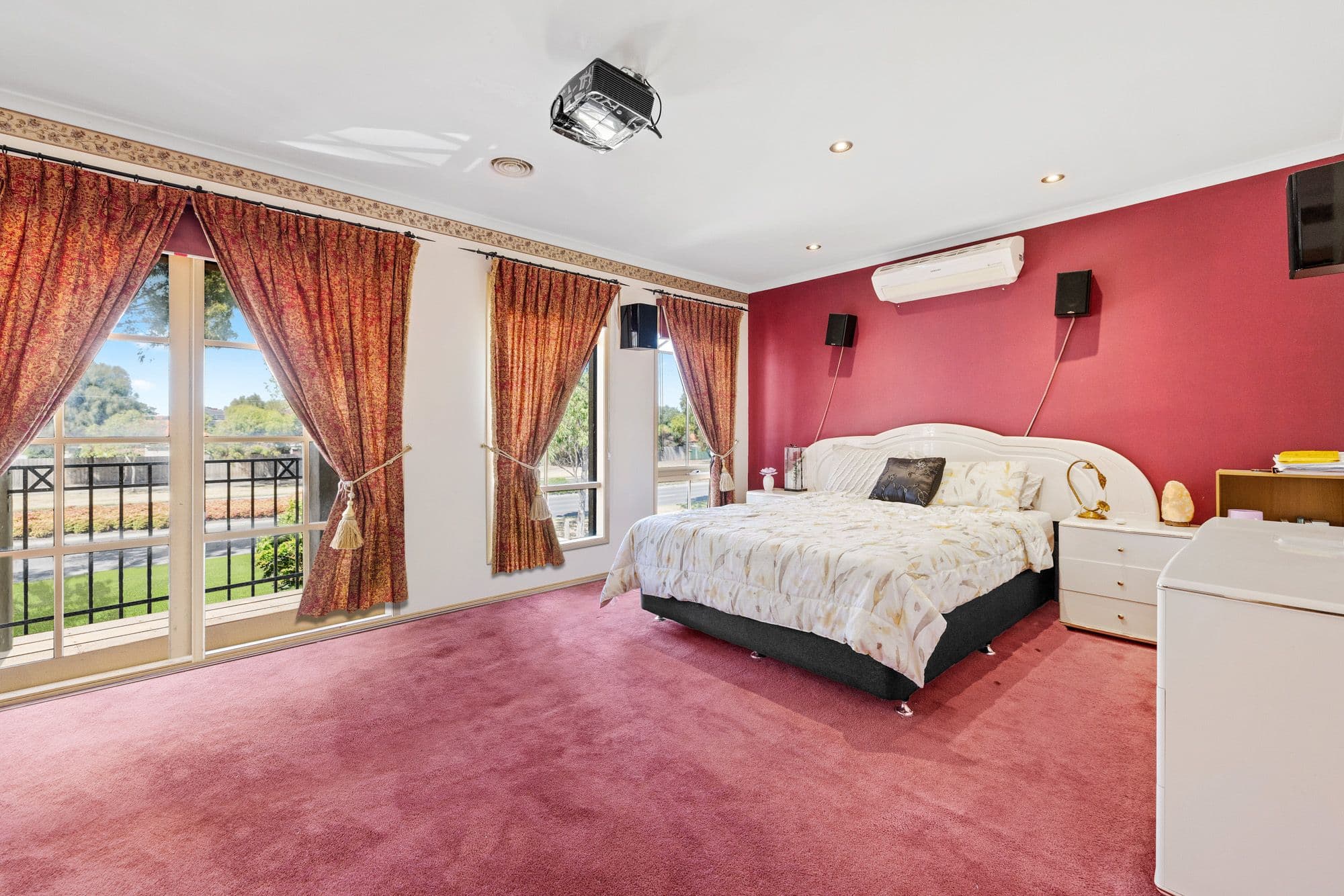 10 Castleton Avenue, Tarneit VIC 3029, Tarneit - Thumbnail 2