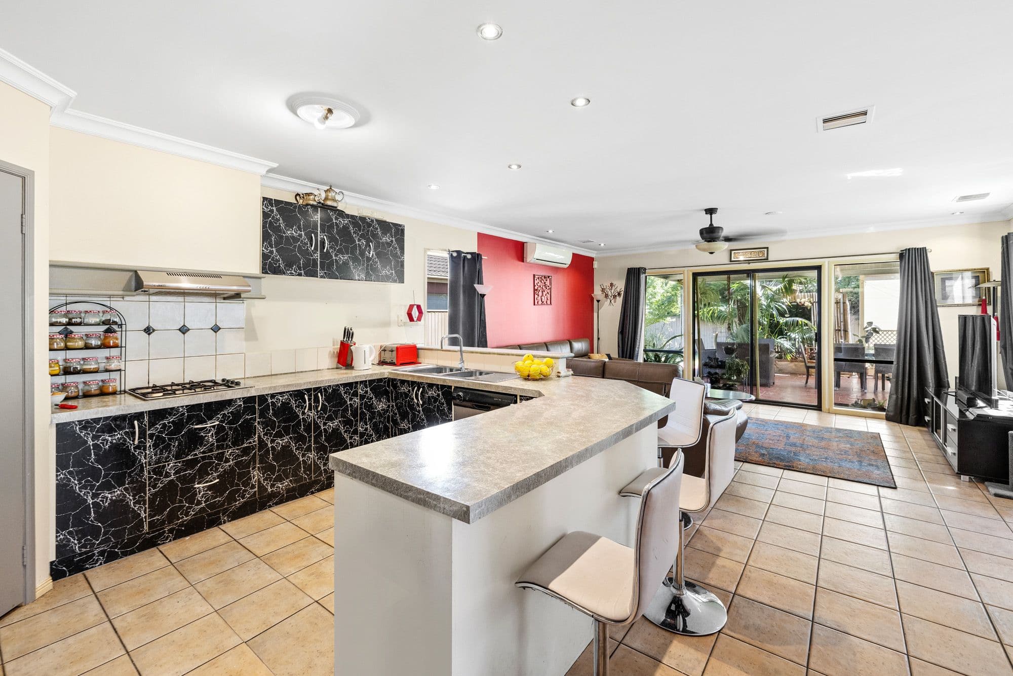 10 Castleton Avenue, Tarneit VIC 3029, Tarneit - Thumbnail 4