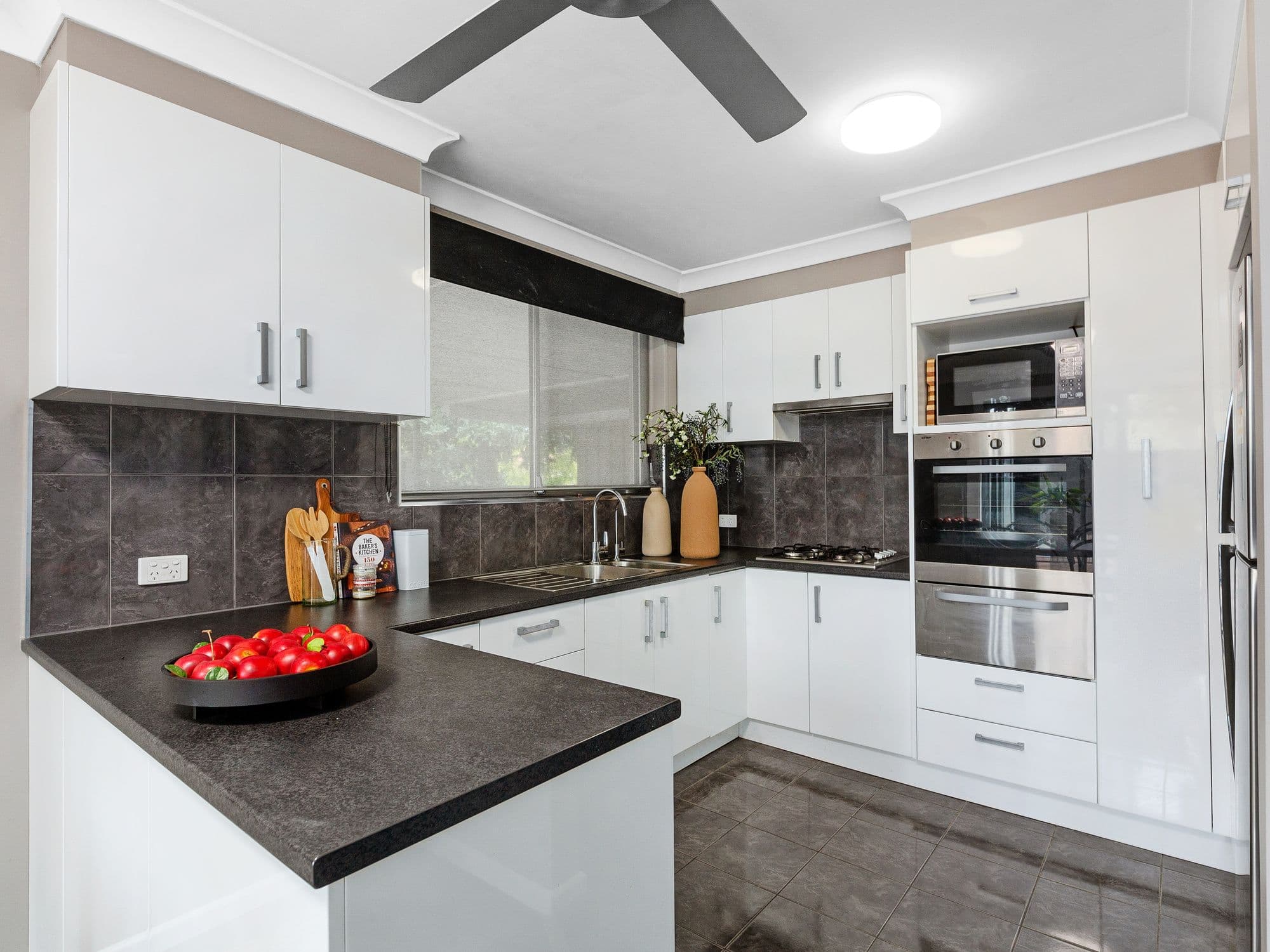 3 Blackwood Crescent, Morphett Vale SA 5162, Morphett Vale - Thumbnail 3
