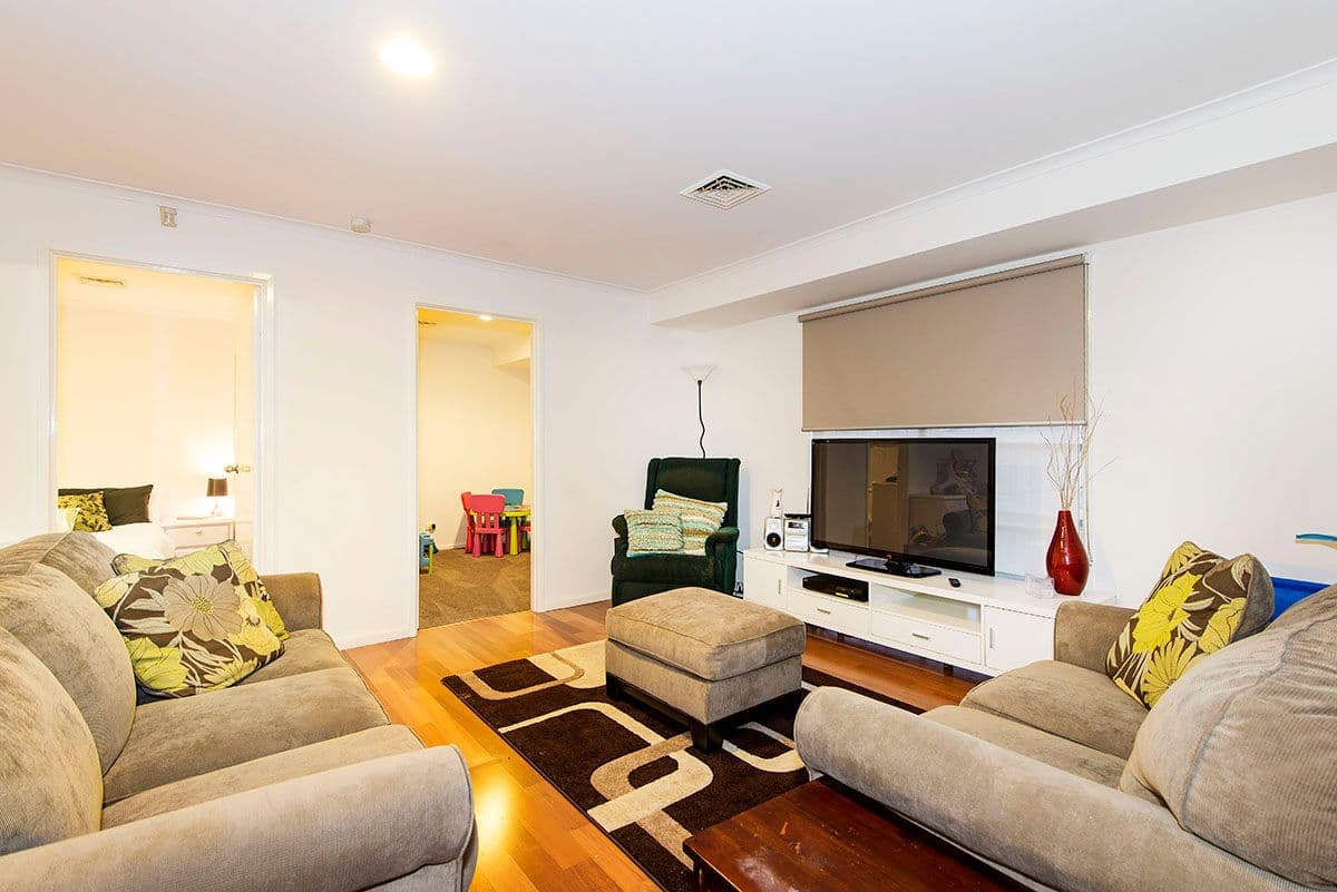 18 Tenterden Place, Mill Park VIC 3082, Mill Park - Thumbnail 4