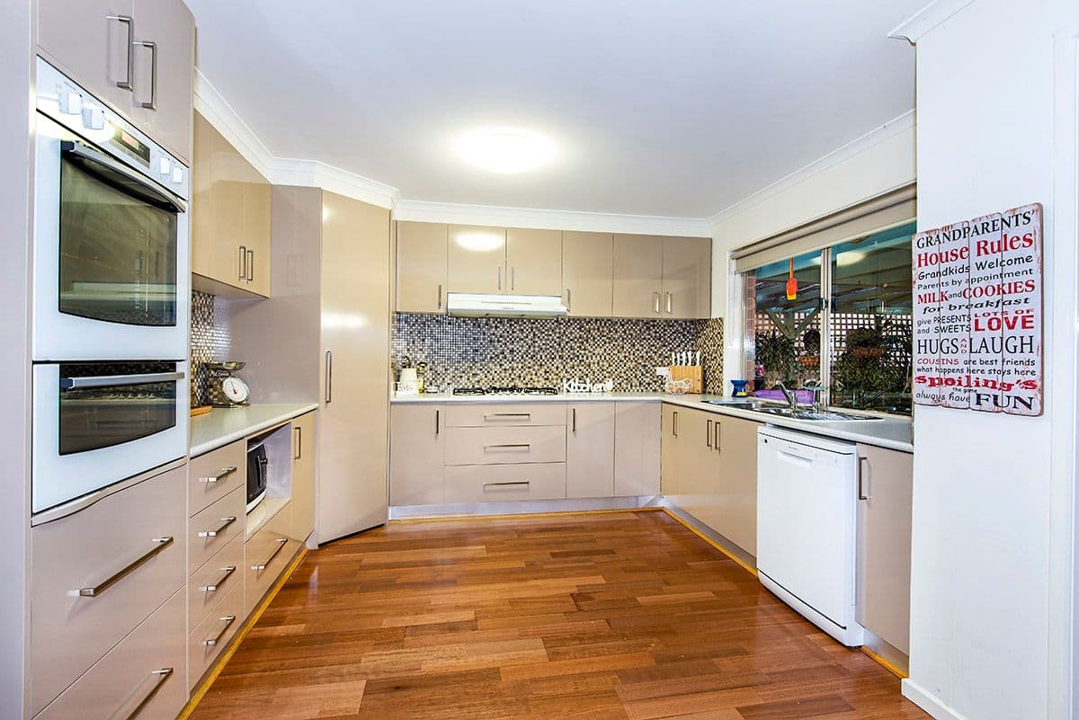 18 Tenterden Place, Mill Park VIC 3082, Mill Park - Thumbnail 5
