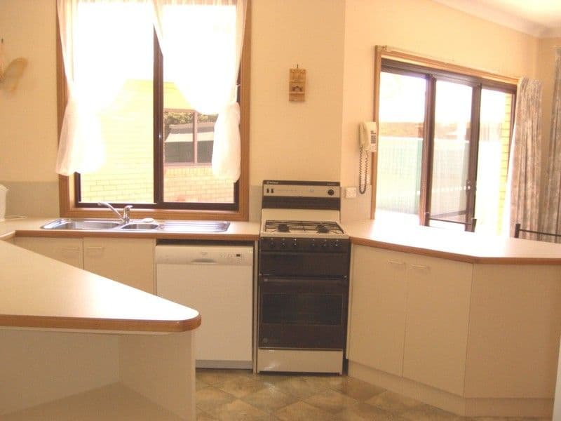 38 Saville Avenue, LAVINGTON NSW 2641, Lavington - Thumbnail 2