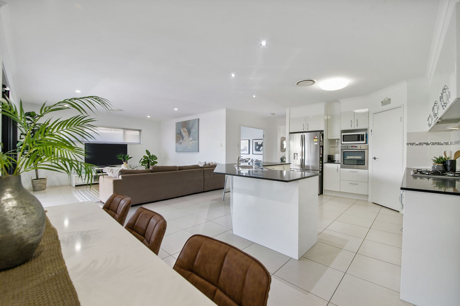 16 Plumer Street, Wellington Point QLD 4160, Wellington Point - Thumbnail 3