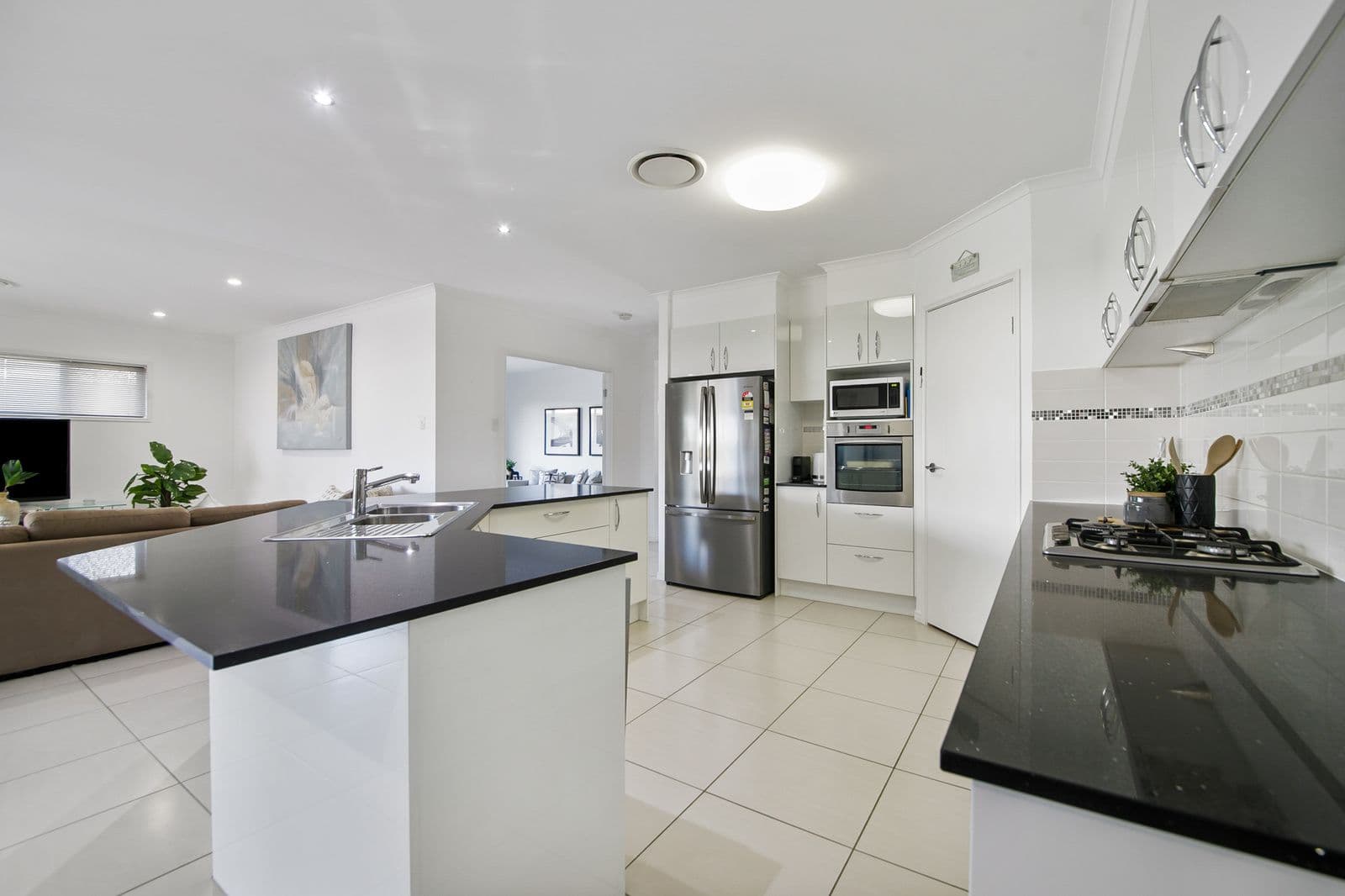 16 Plumer Street, Wellington Point QLD 4160, Wellington Point - Thumbnail 4