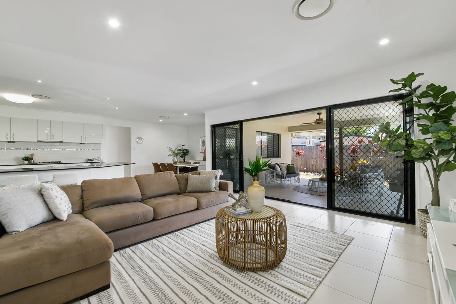 16 Plumer Street, Wellington Point QLD 4160, Wellington Point - Thumbnail 6