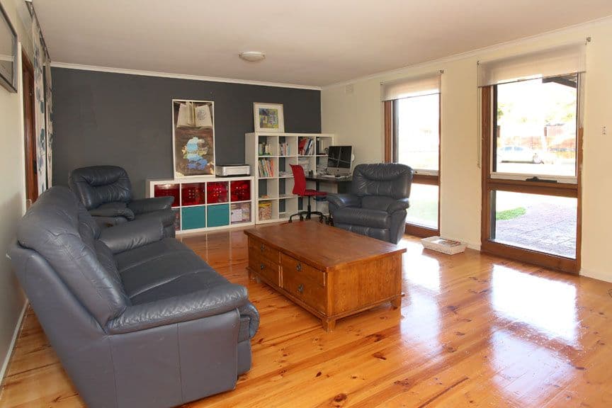 118 Berrabri Drive, SCORESBY VIC 3179, Scoresby - Thumbnail 2