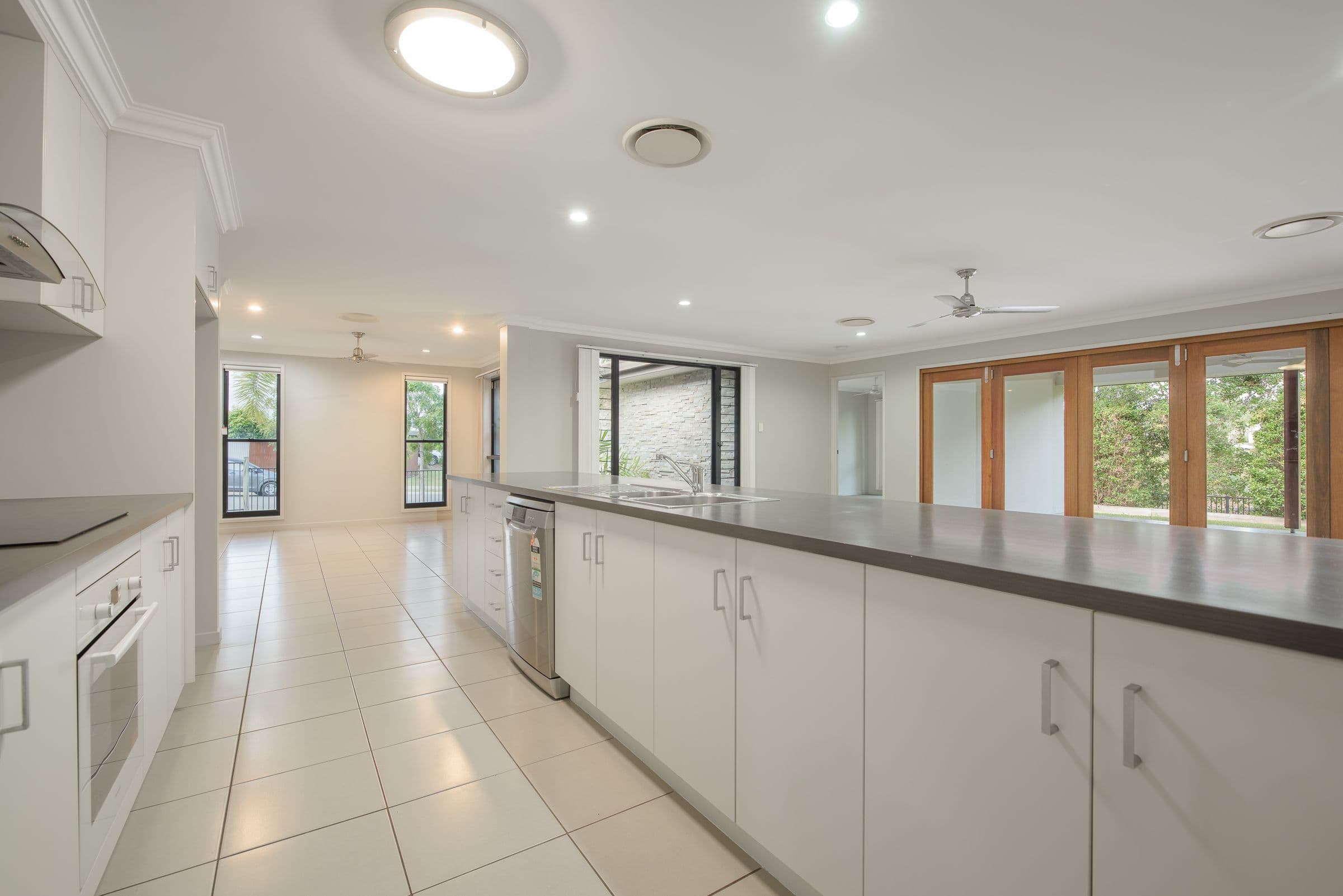 1 Grasstree Crescent, Kirkwood QLD 4680, Kirkwood - Thumbnail 4