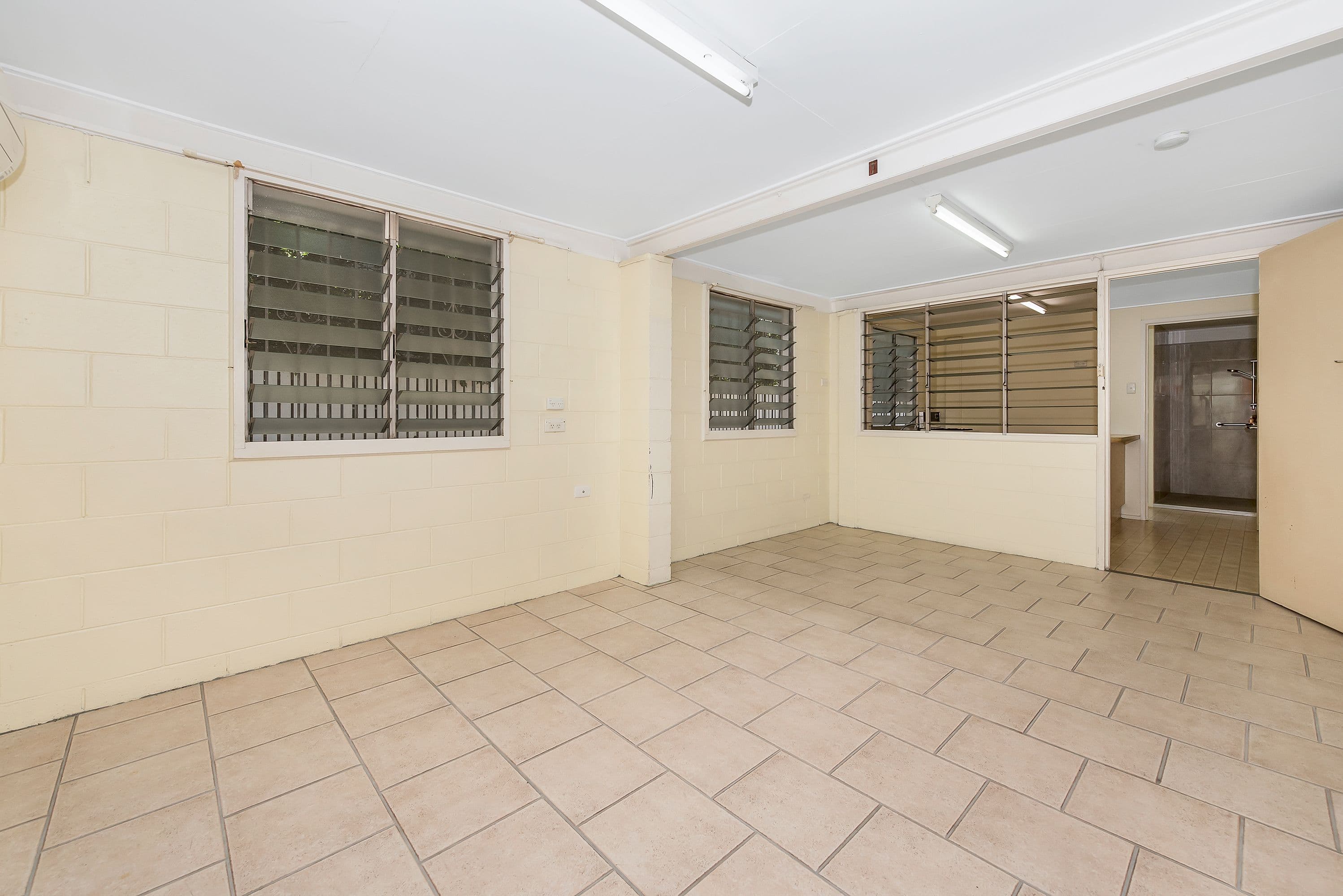 36 Sussex Street, Hyde Park QLD 4812, Hyde Park - Thumbnail 3