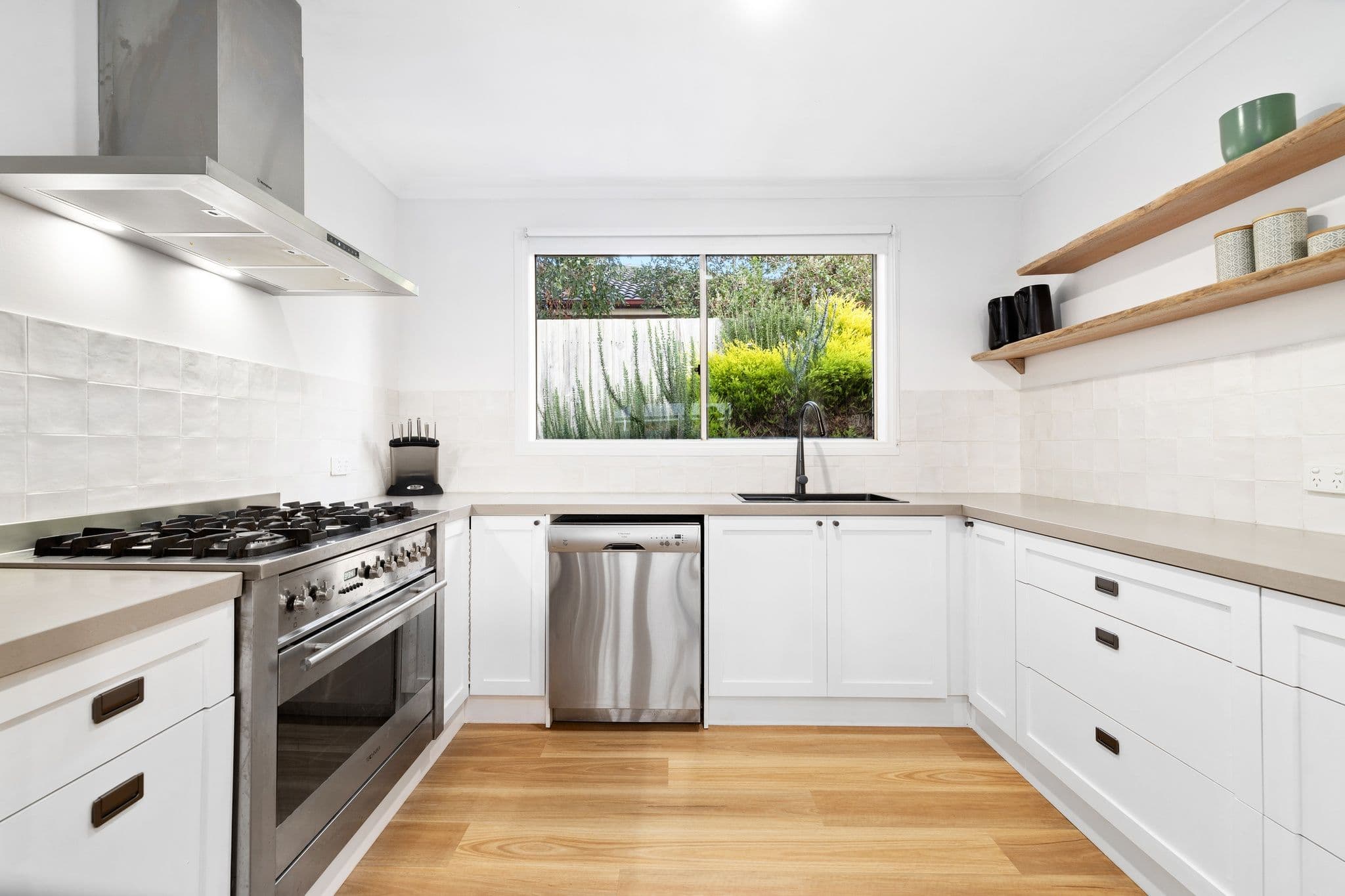 68 Ferndown Drive, Cranbourne VIC 3977, Cranbourne - Thumbnail 6