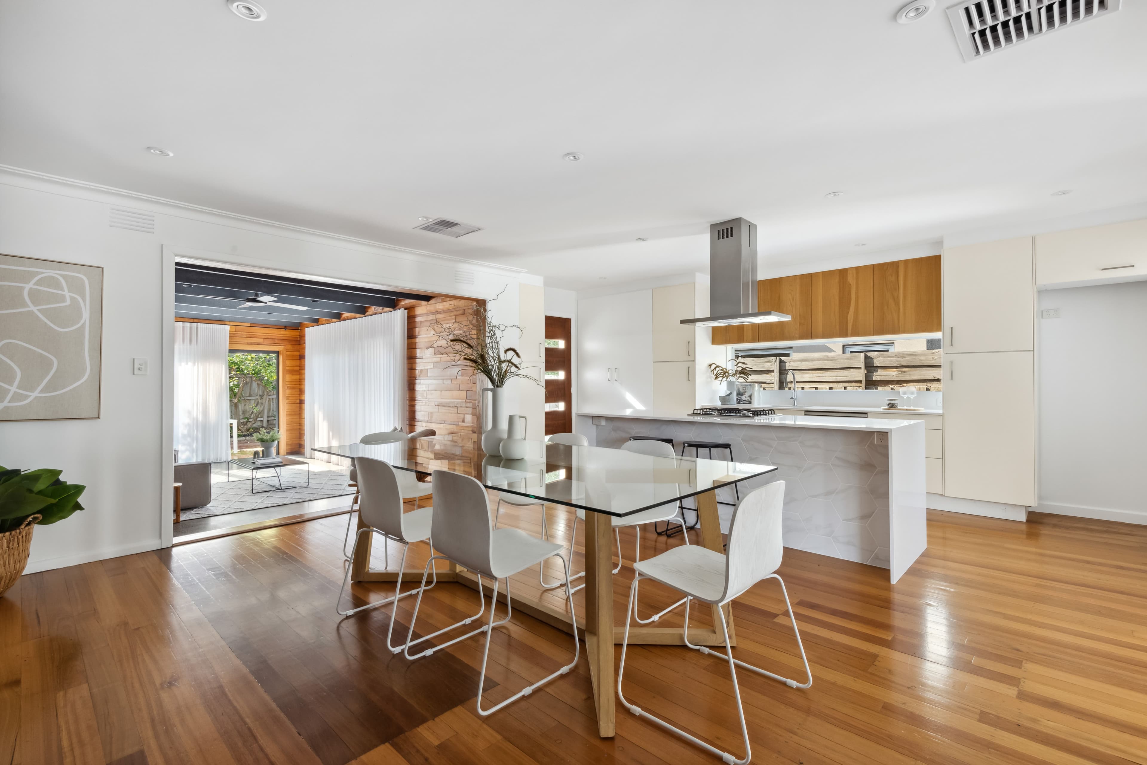 37 Noordenne Avenue, Seaholme VIC 3018, Seaholme - Thumbnail 2