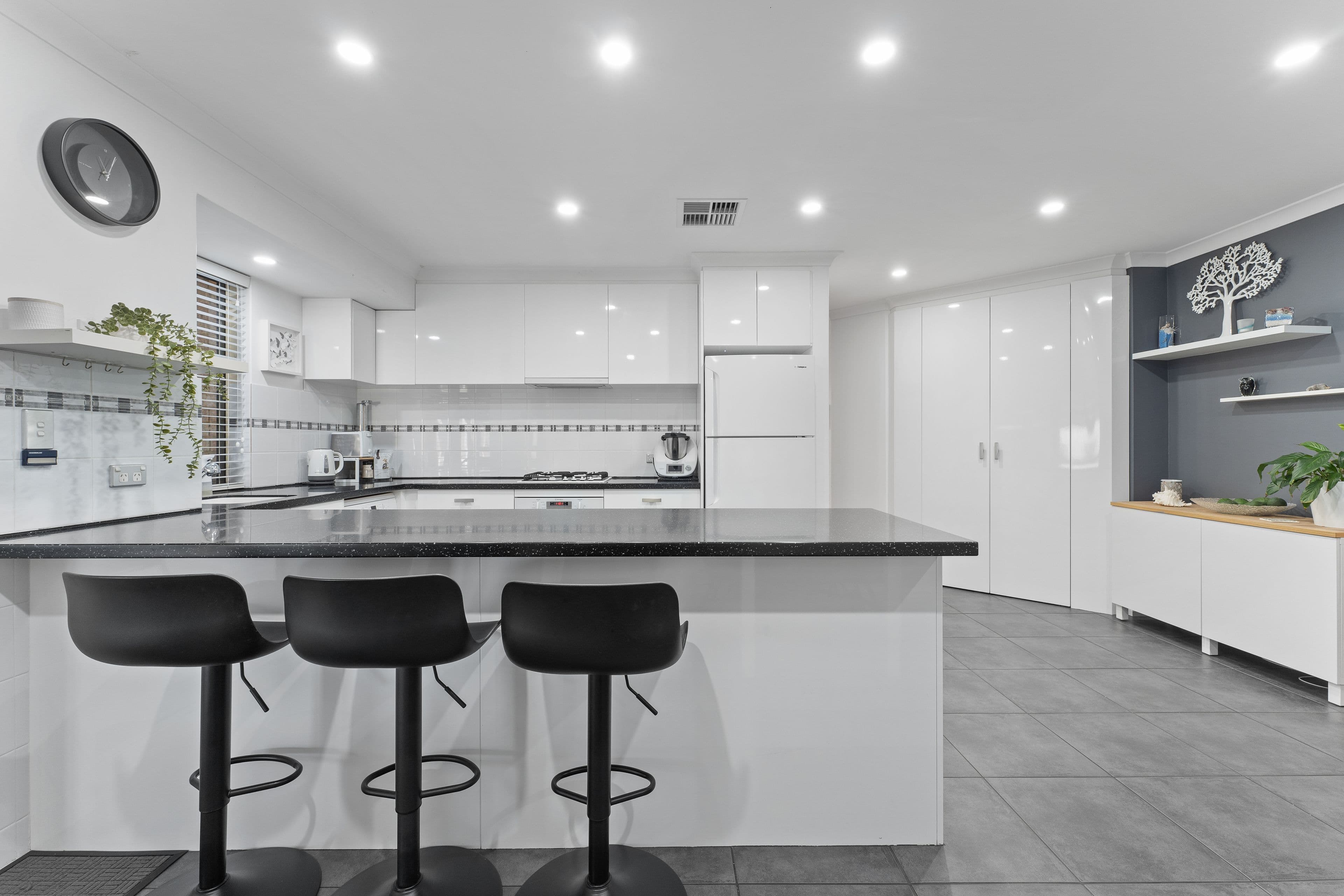 8 Dalaroo Court, Cooloongup WA 6168, Cooloongup - Thumbnail 2
