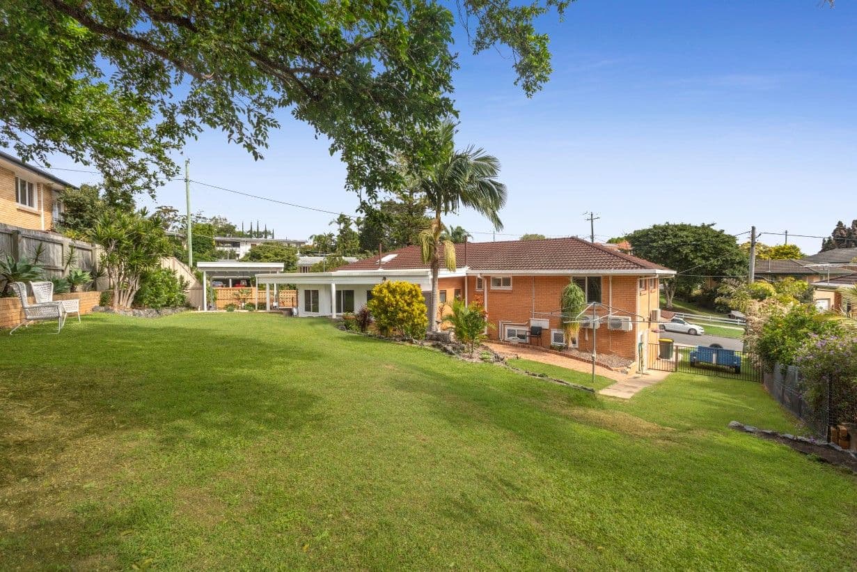 1 Euratha Street, Stafford Heights QLD 4053, Stafford Heights - Thumbnail 2