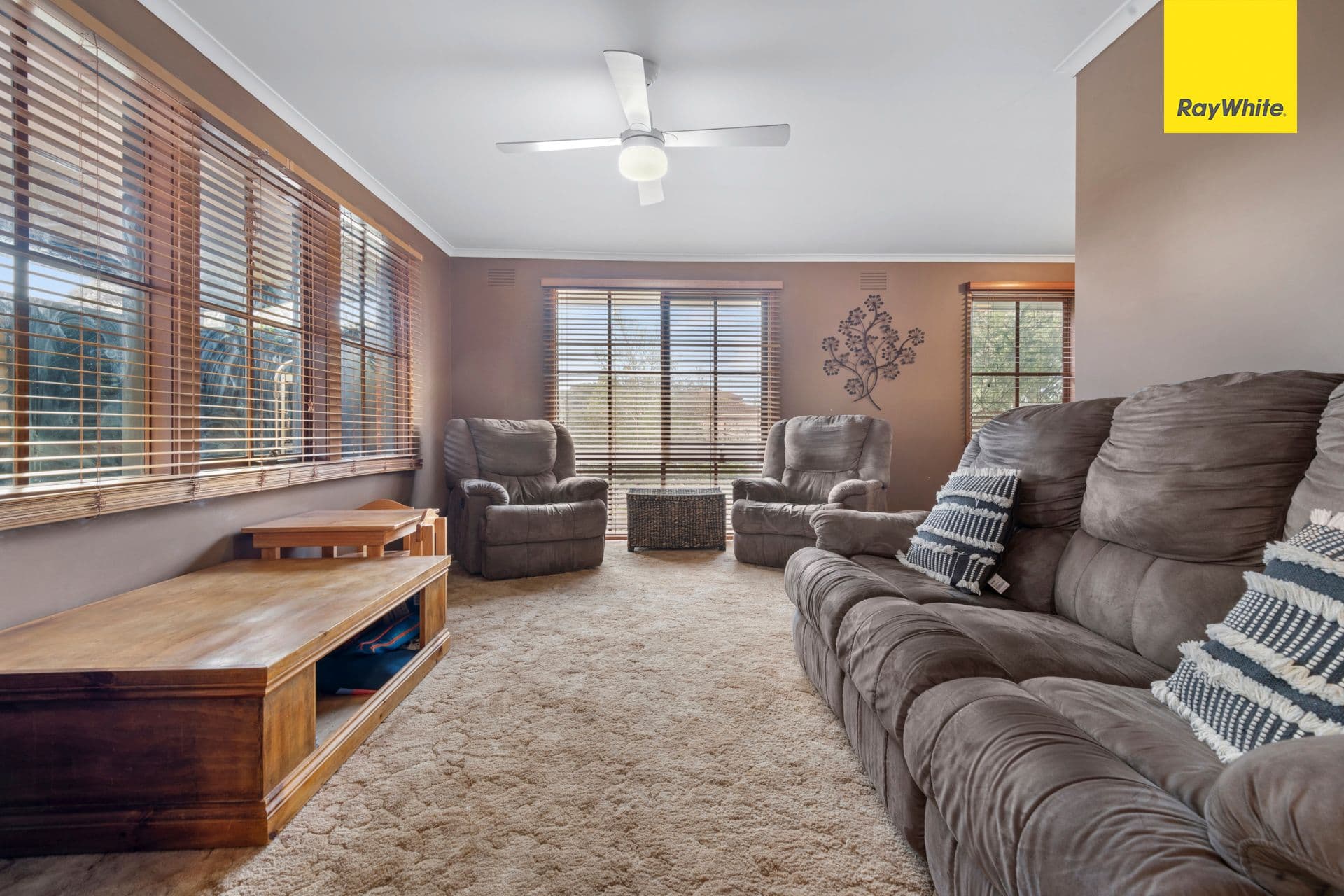 24 Crestmont Drive, Melton South VIC 3338, Melton South - Thumbnail 3
