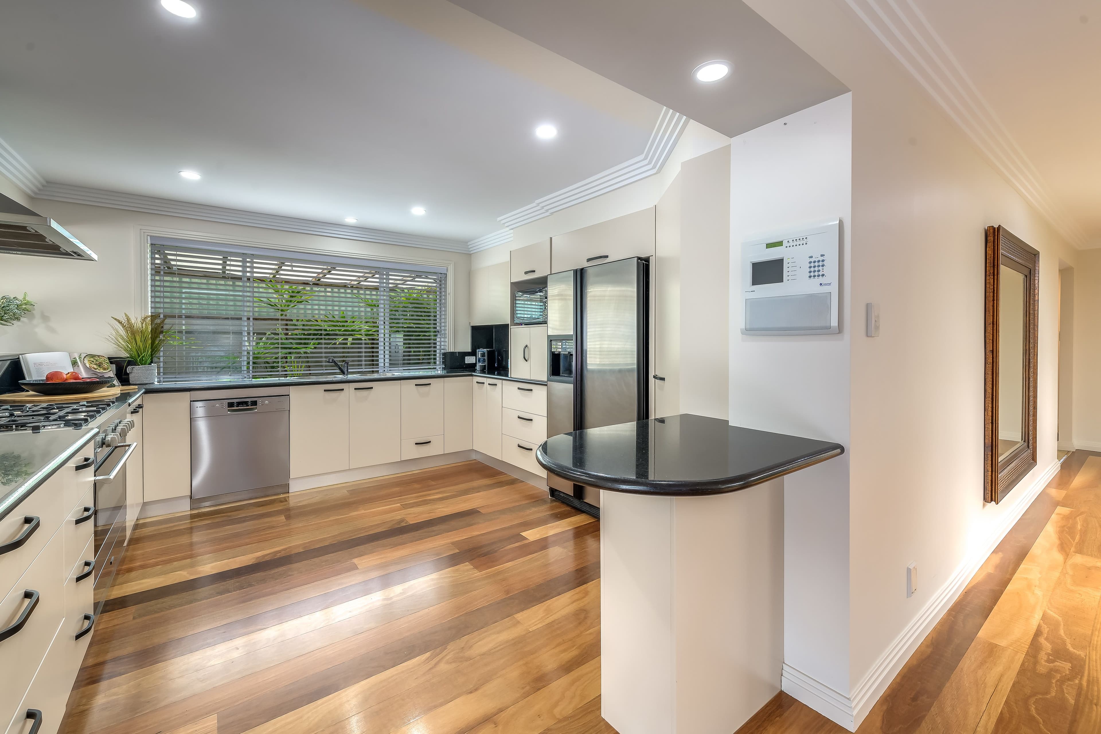 33 Pebble Beach Drive, Runaway Bay QLD 4216, Runaway Bay - Thumbnail 6
