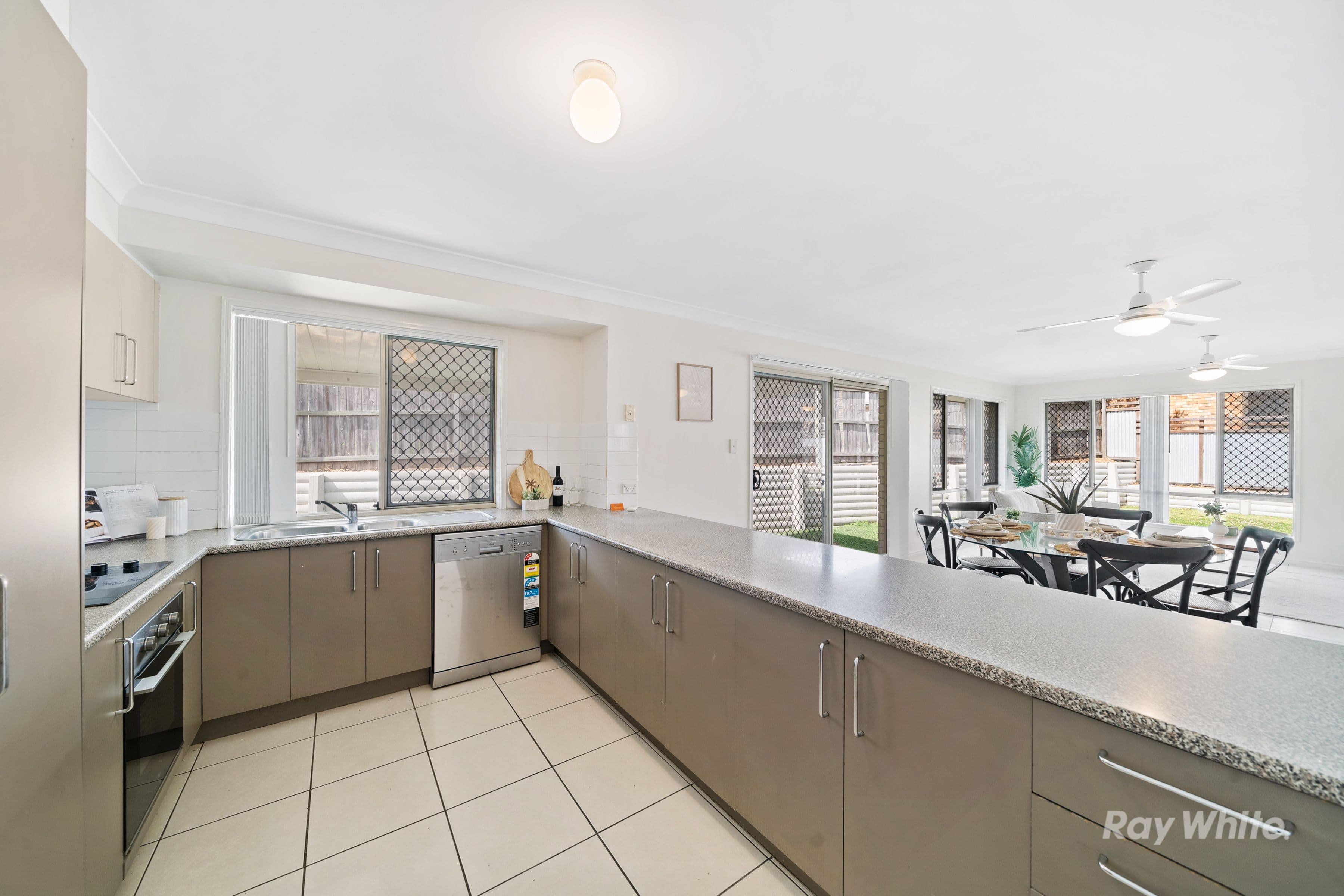 37 Griffen Place, Crestmead QLD 4132, Crestmead - Thumbnail 2