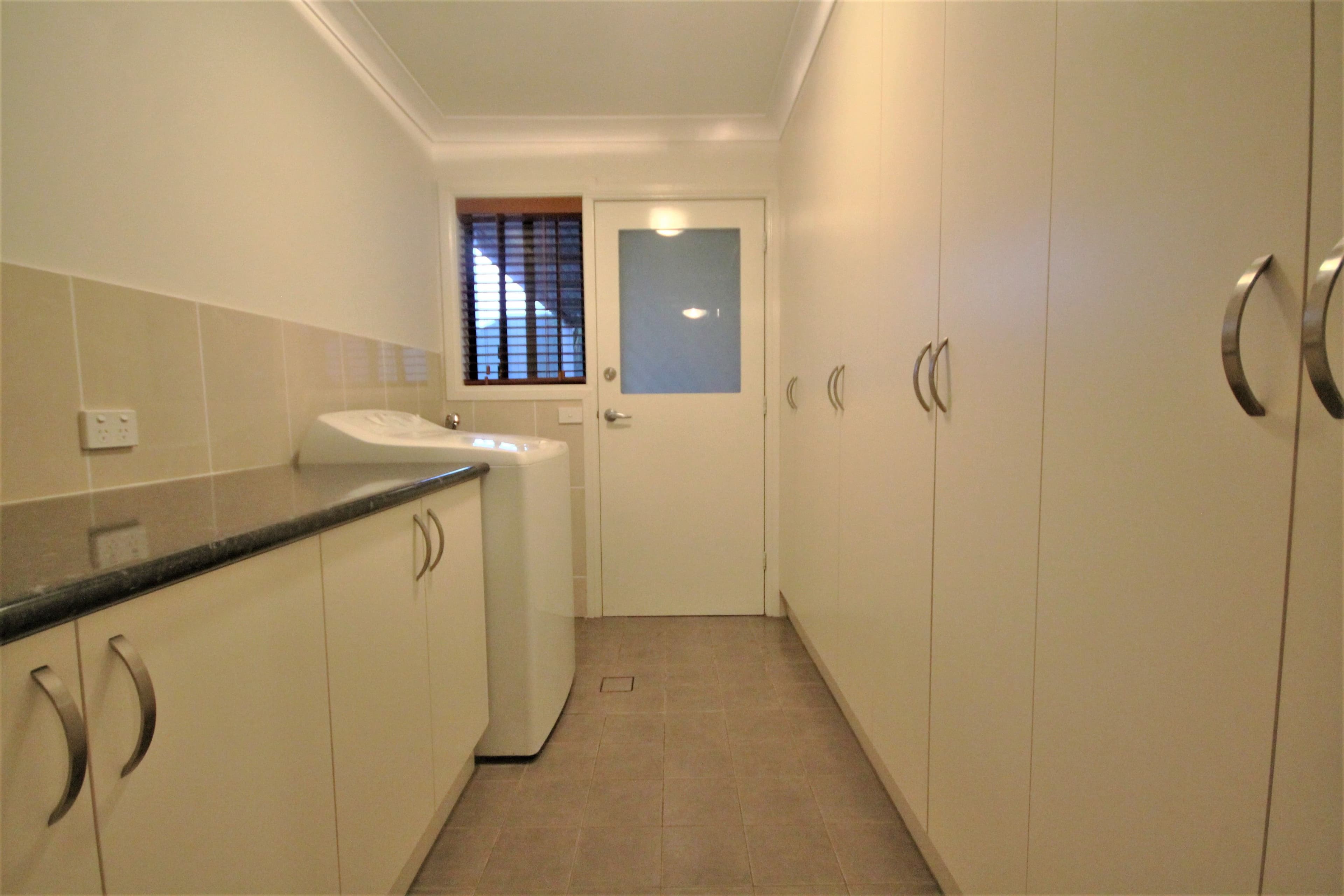 1 Jake Miller Place, Young - Thumbnail 8