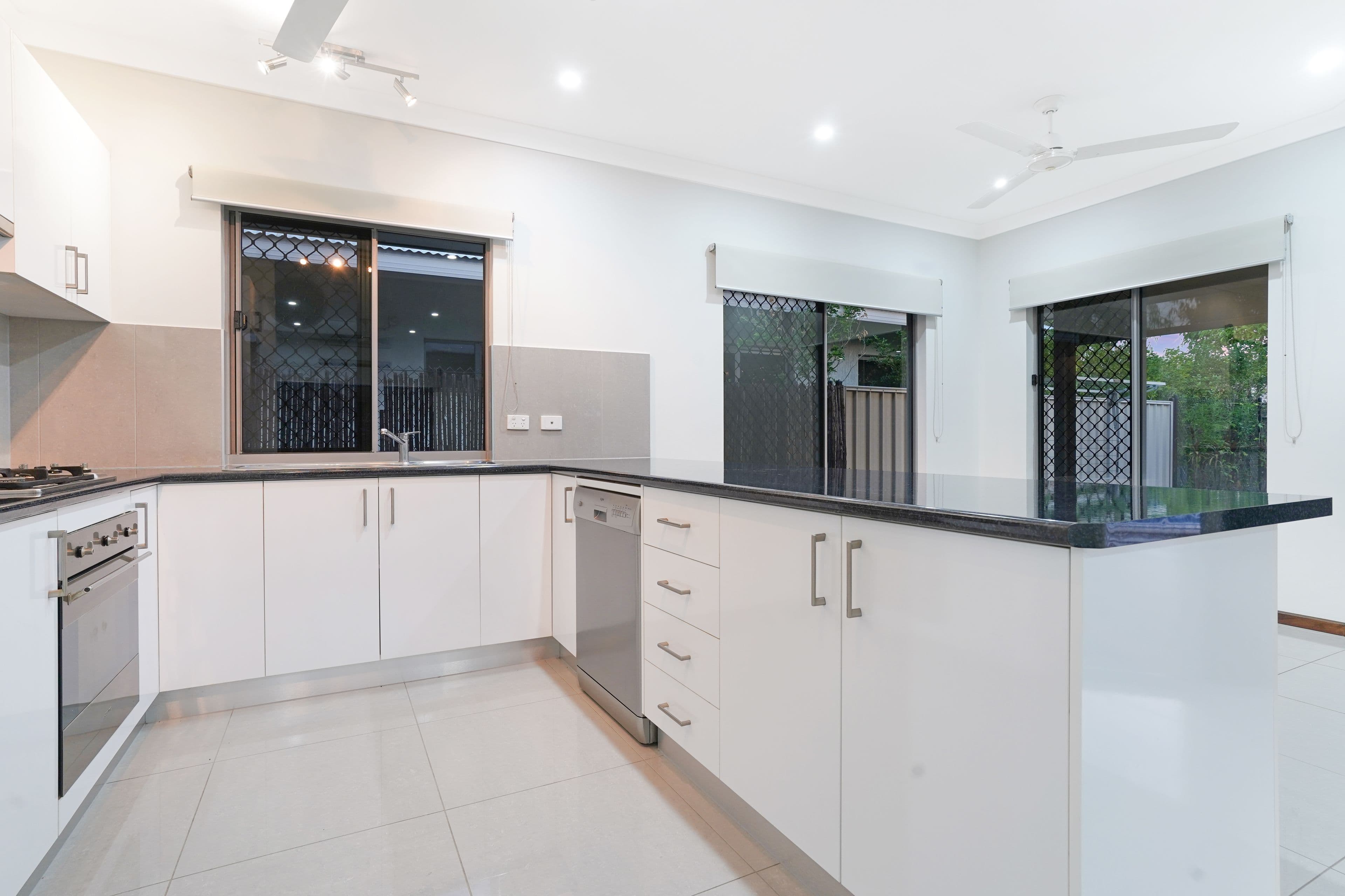11 Warbird Street, Zuccoli NT 0832, Zuccoli - Thumbnail 4