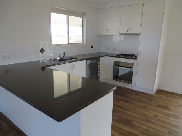 31 Robusta Drive, Roma QLD 4455, Roma - Thumbnail 3
