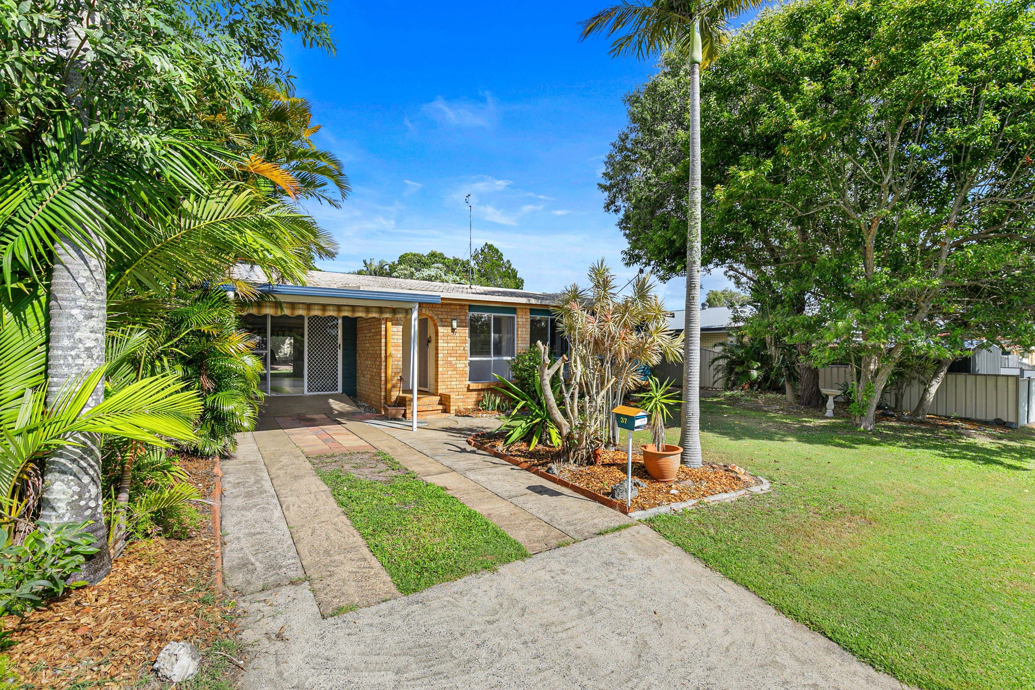37 Limpus Street, Urangan QLD 4655, Urangan - Thumbnail 3