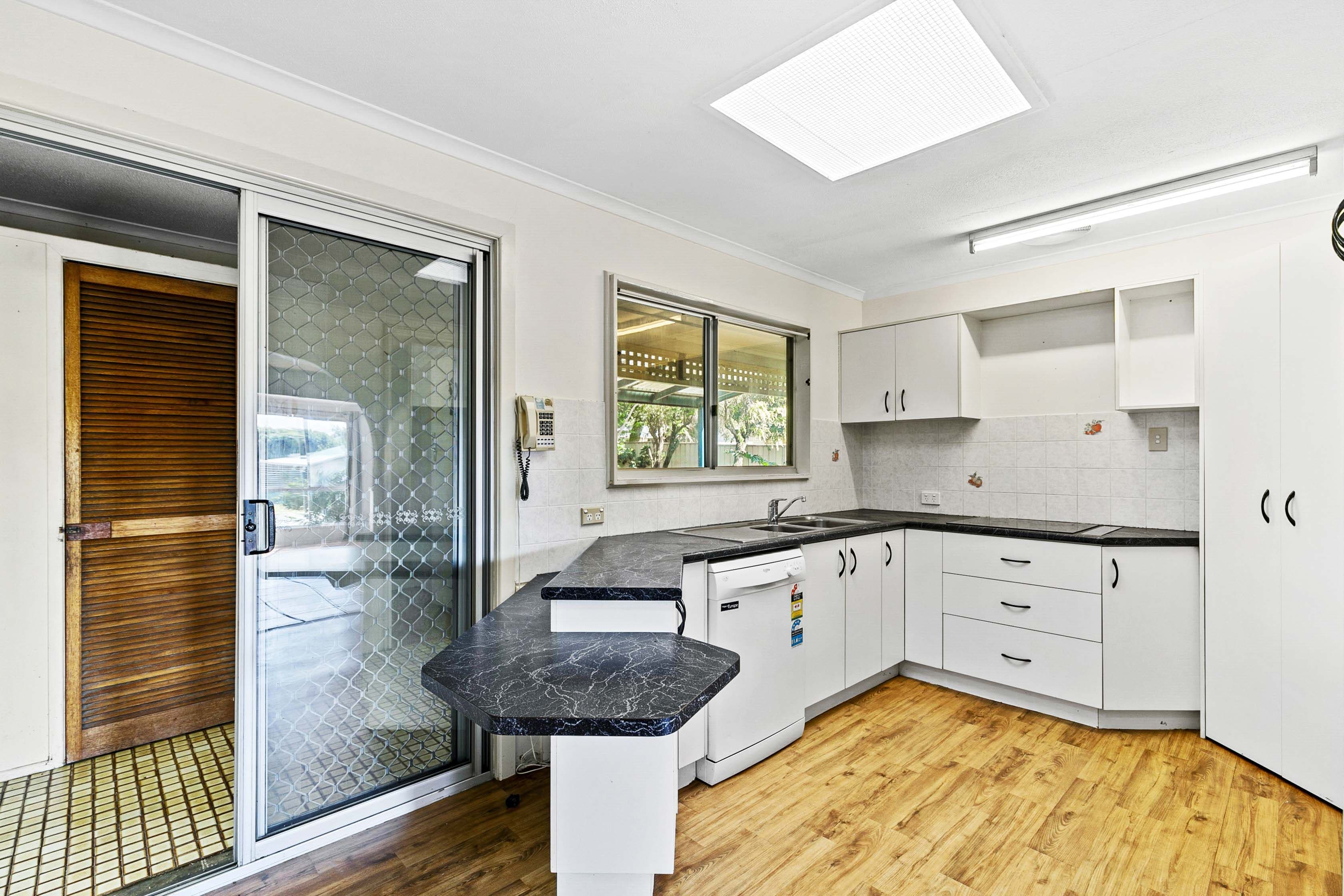 37 Limpus Street, Urangan QLD 4655, Urangan - Thumbnail 5