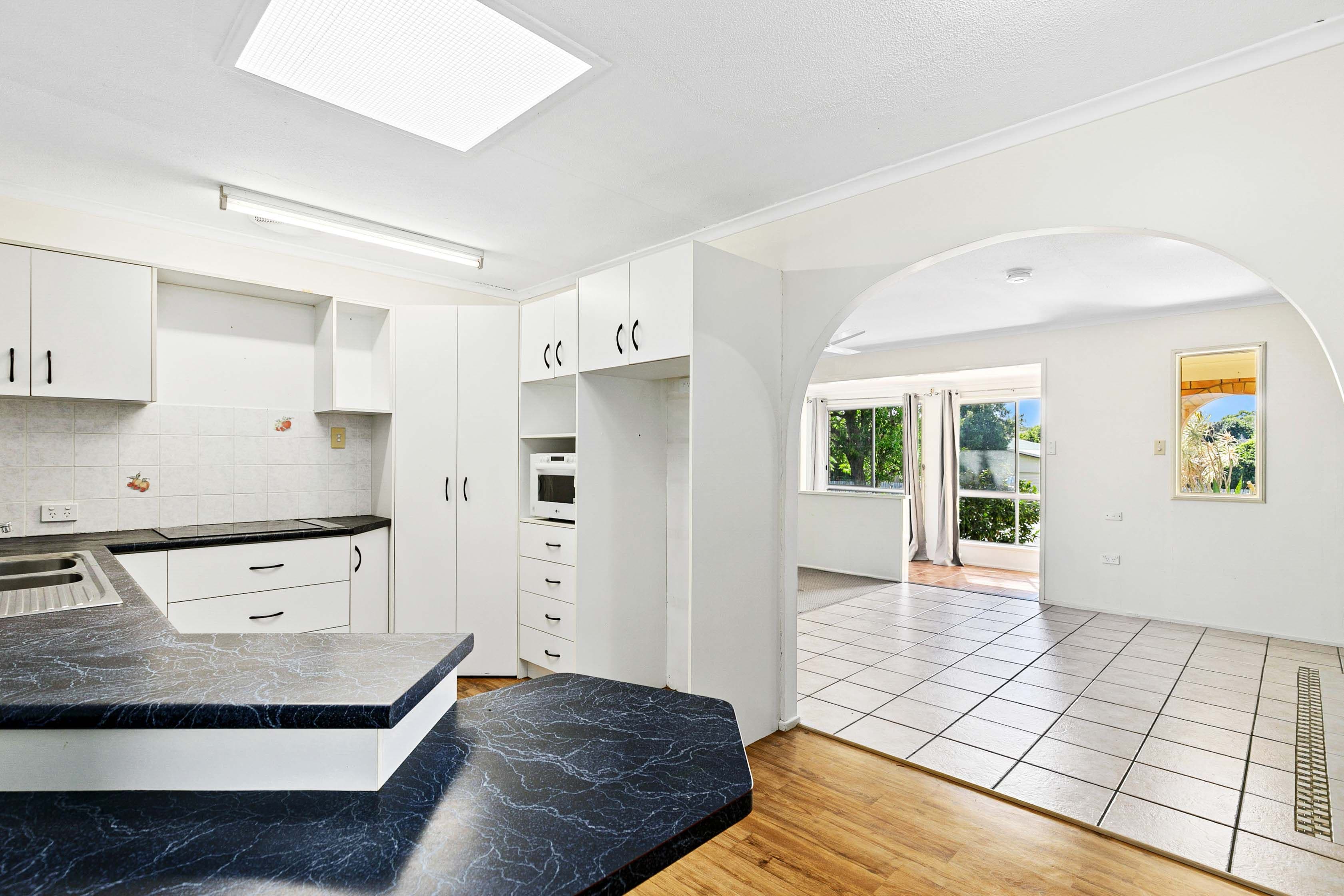37 Limpus Street, Urangan QLD 4655, Urangan - Thumbnail 6