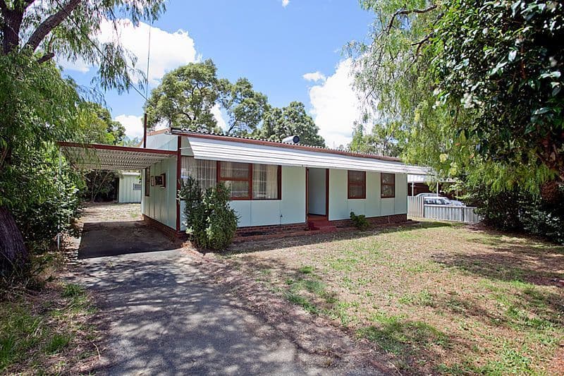 10 Wyuna Crescent, LESMURDIE WA 6076, Lesmurdie - Thumbnail 2