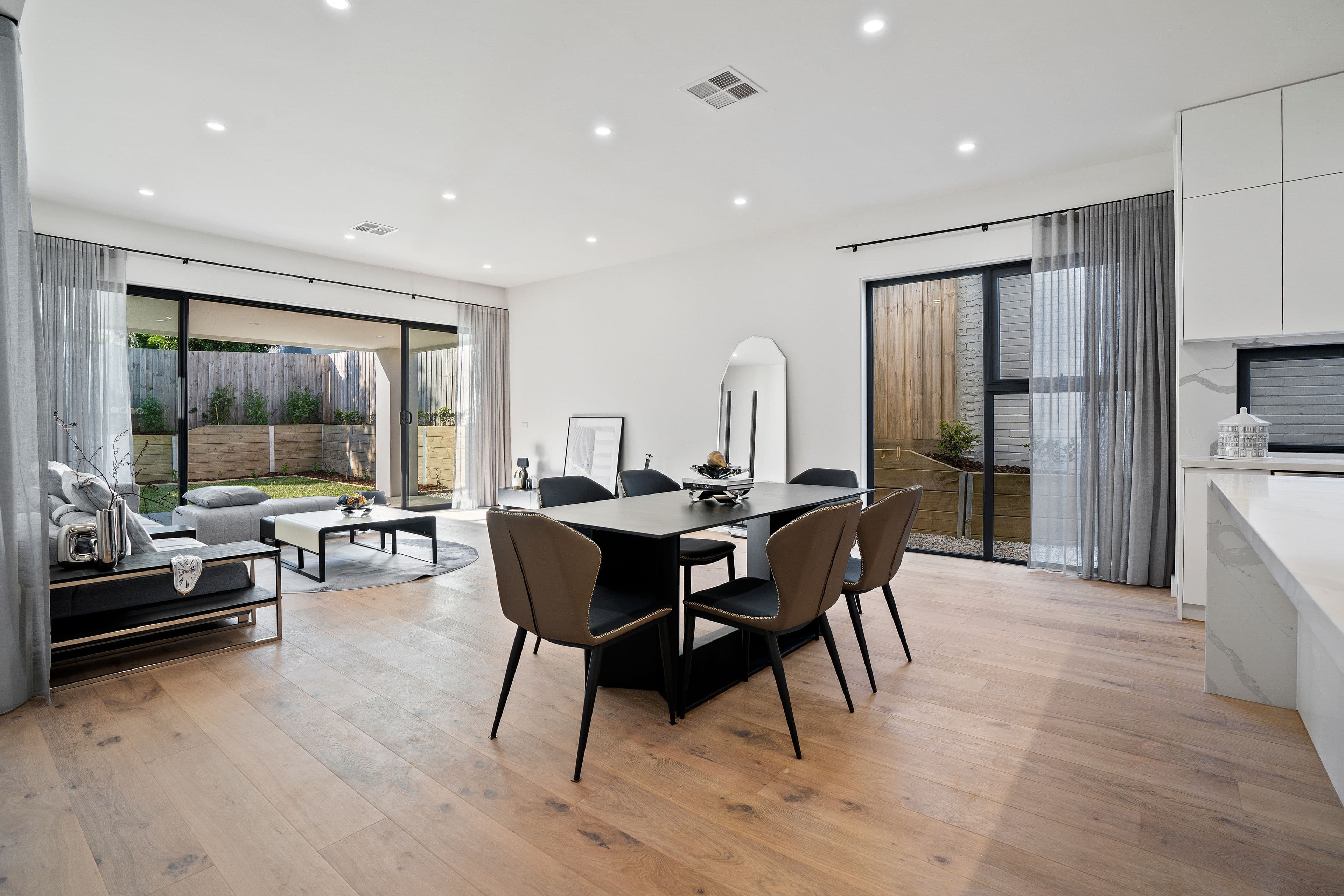 33 Philip Avenue, Doncaster VIC 3108, Doncaster - Thumbnail 2