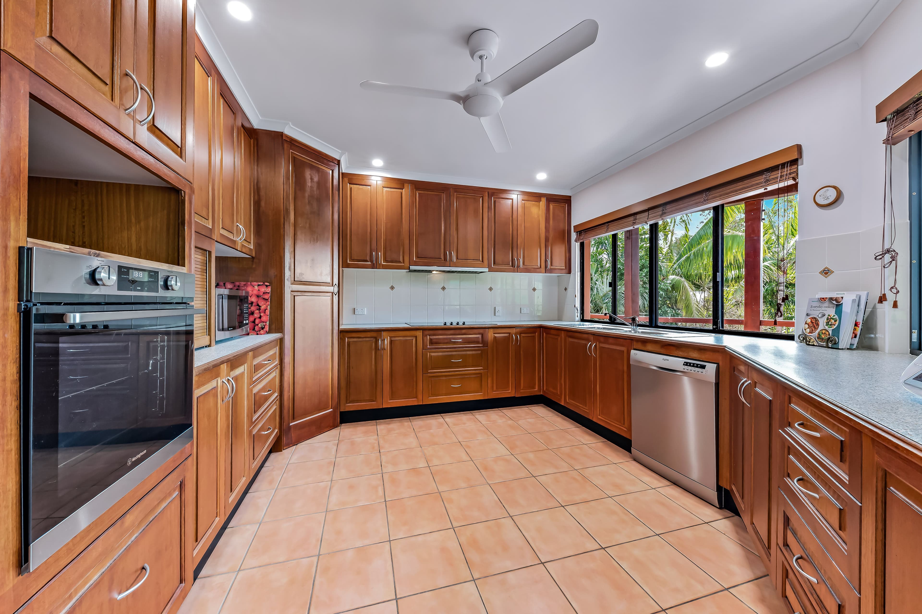 26 Parkwood Terrace, Cannonvale QLD 4802, Cannonvale - Thumbnail 6