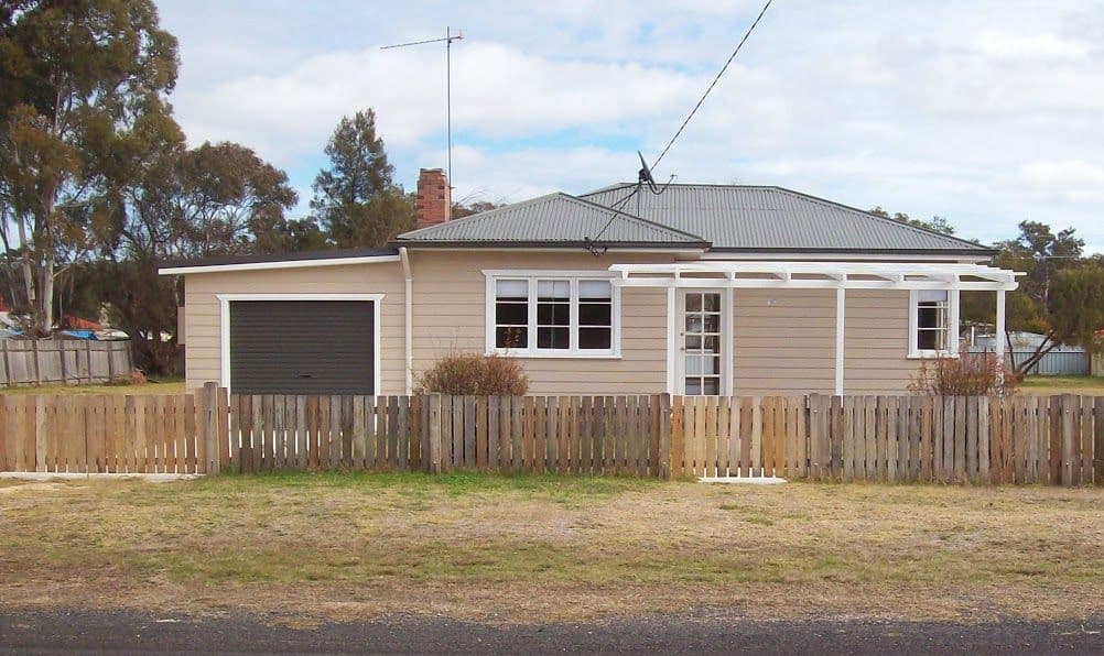 17 Church Street, Gilgai - Image 1