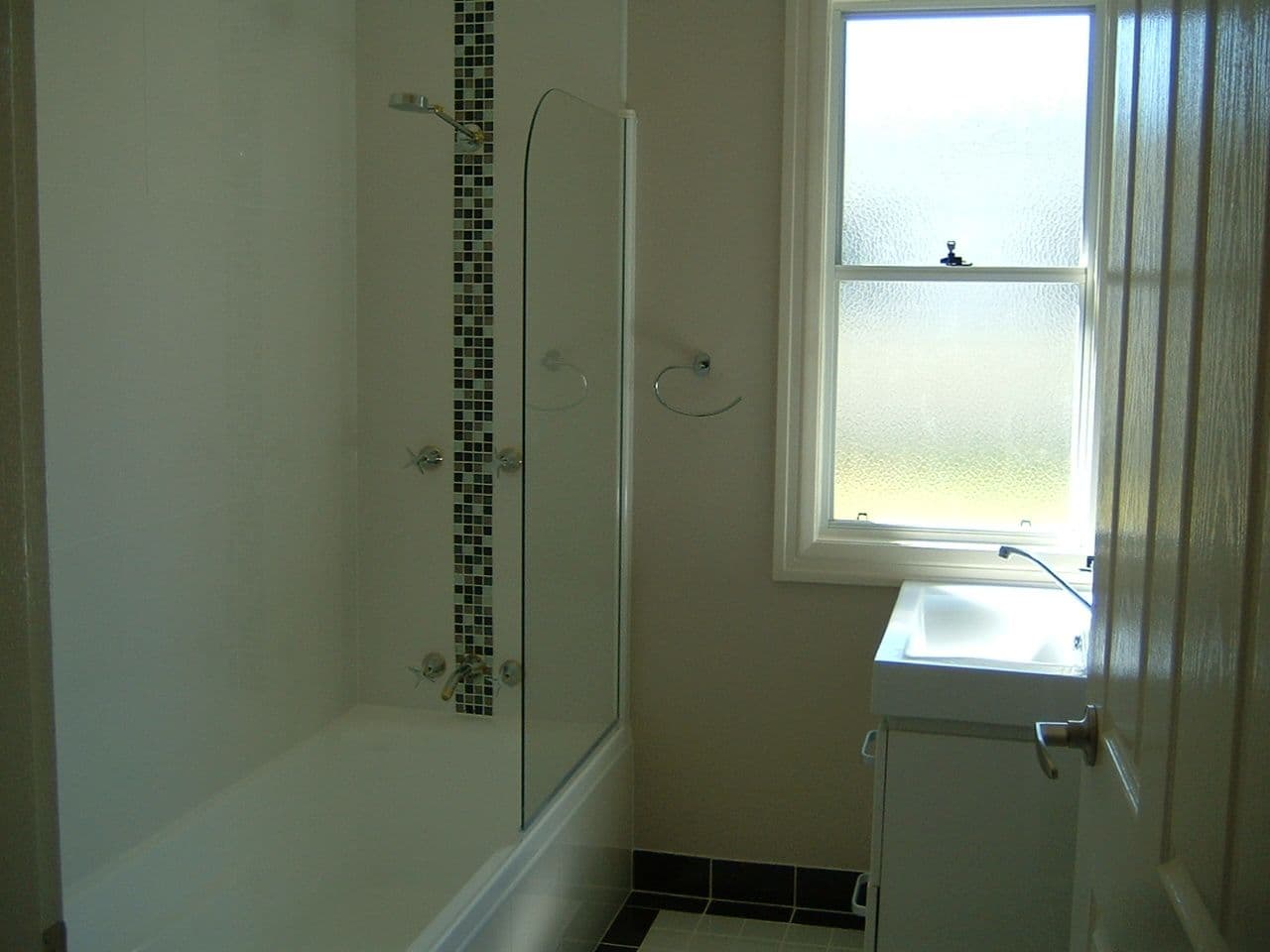 17 Church Street, Gilgai - Thumbnail 3